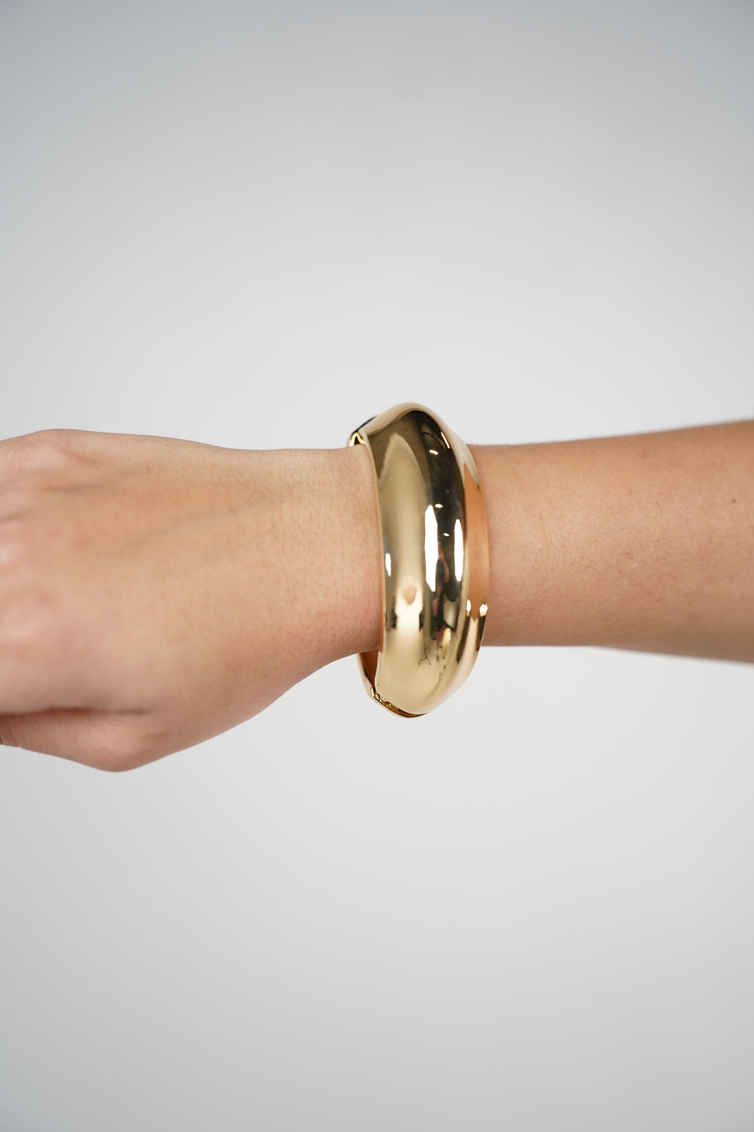 Zexo Oval Bracelet Cuff