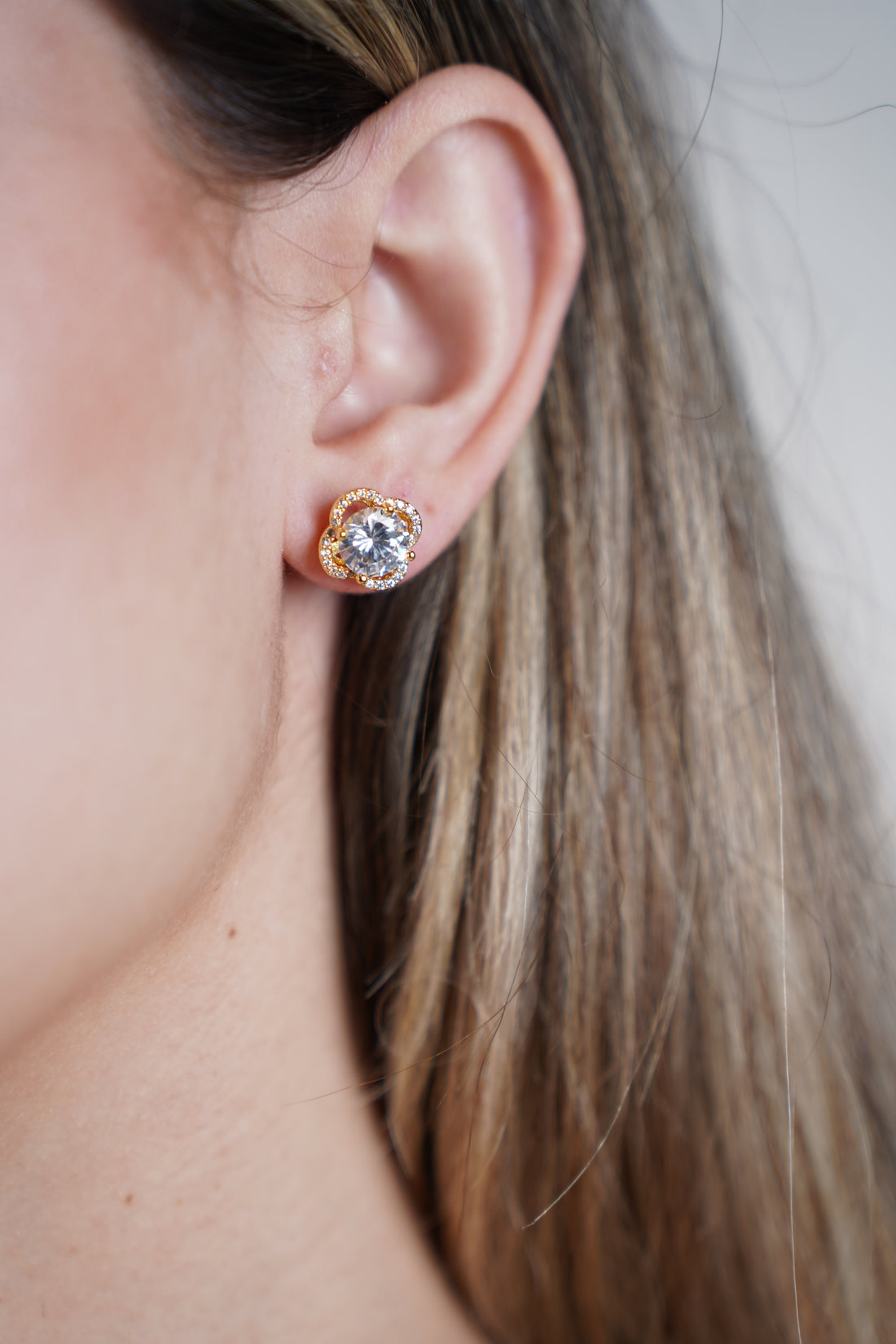 Corya Mini Flower Earrings – Delicate Sparkle, Timeless Beauty