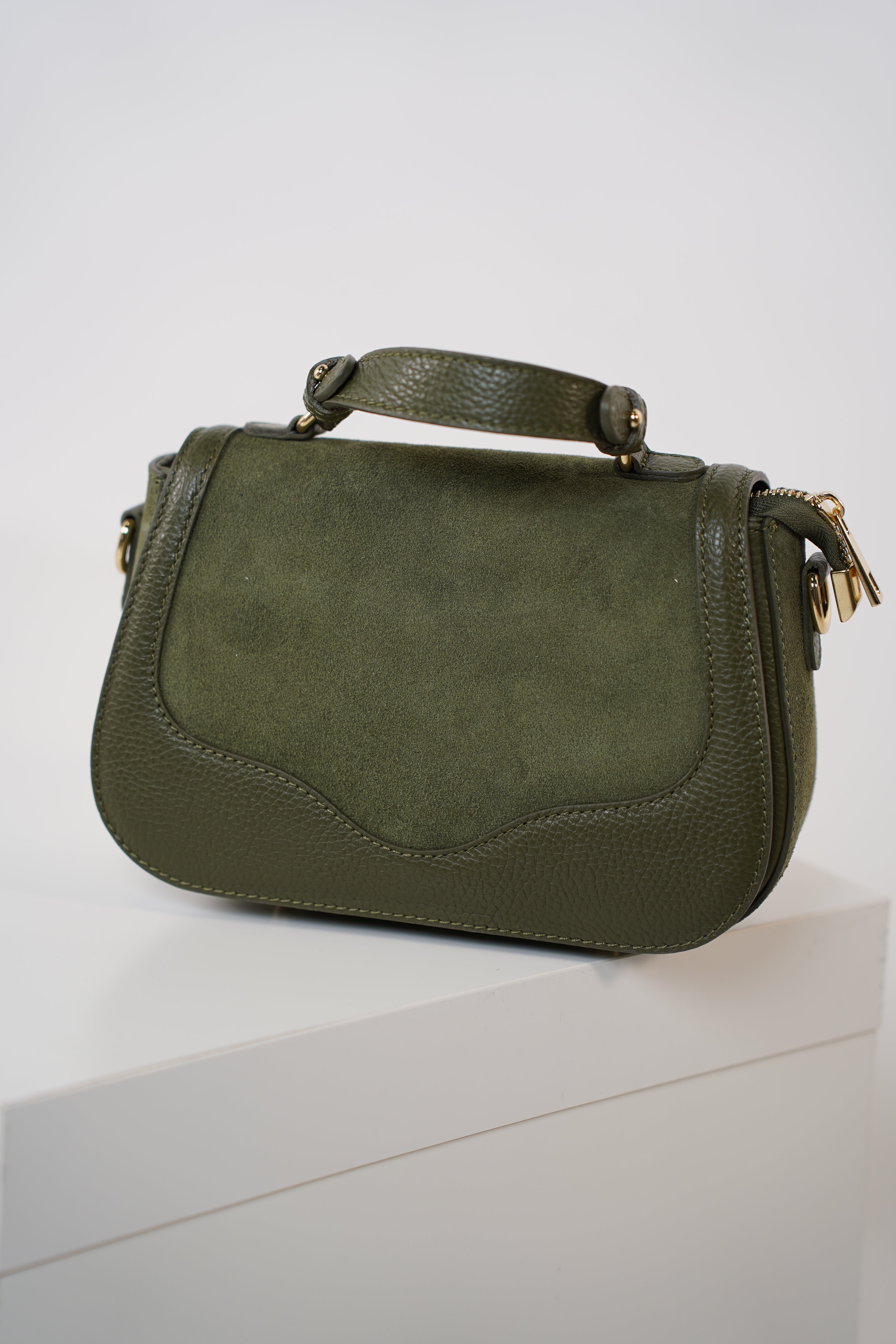 Davia Handbag – Timeless Sophistication with Modern Texture