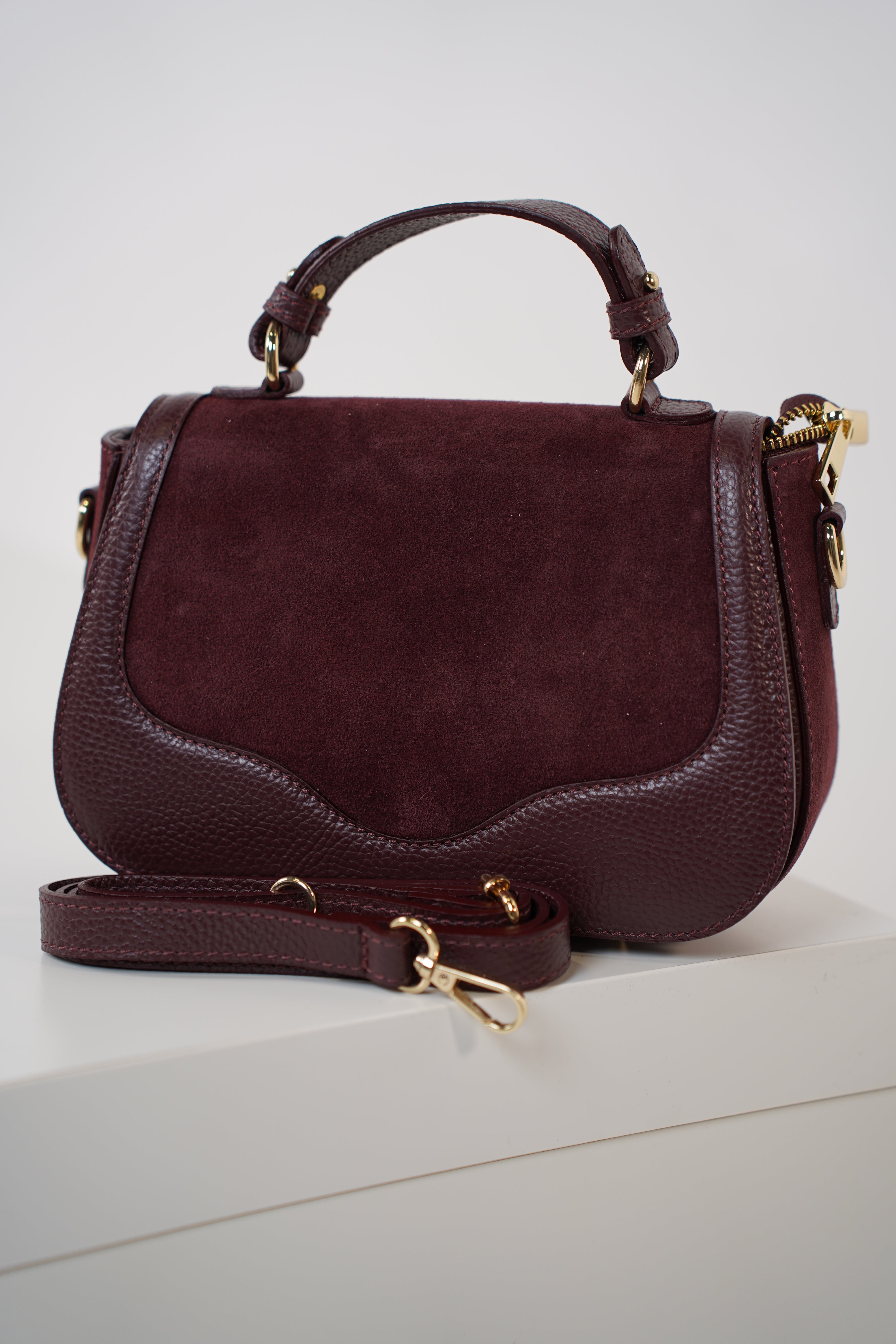 Davia Handbag – Timeless Sophistication with Modern Texture