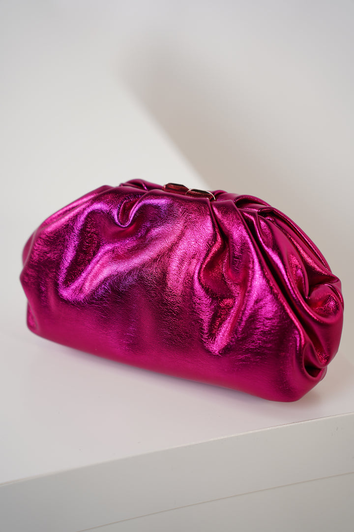 Enari Clutch – Bold Glamour in a Statement Finish