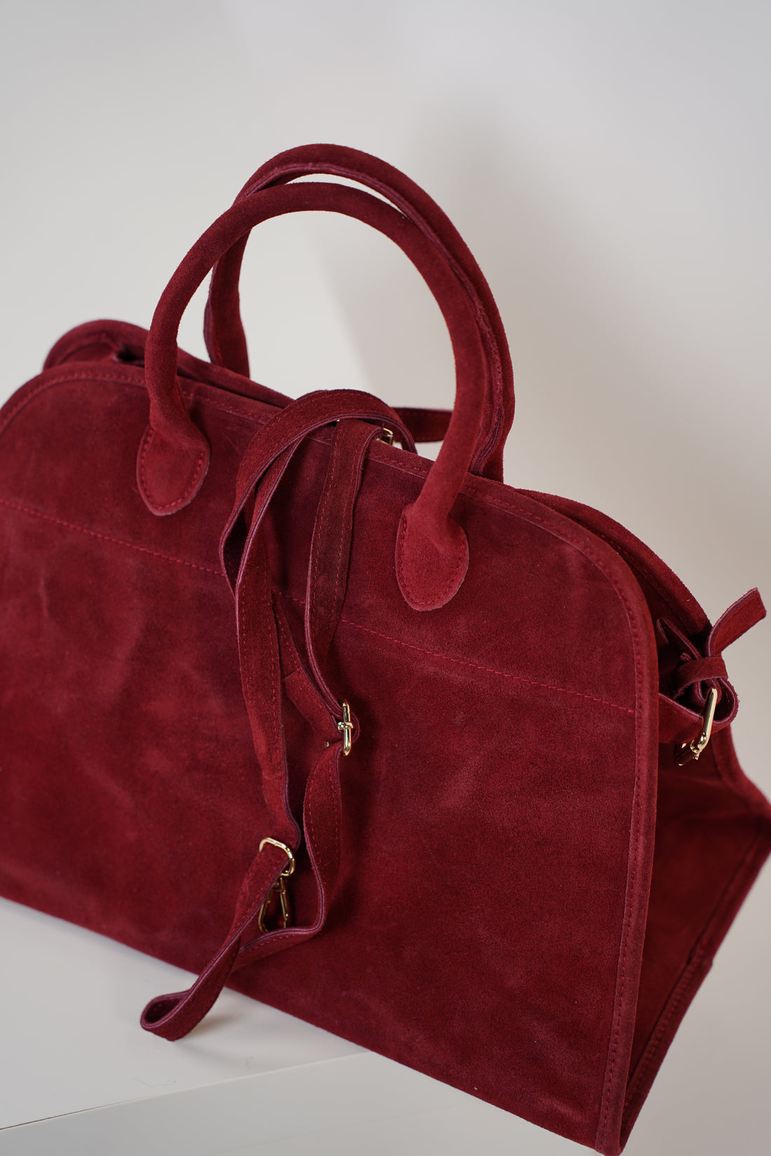 Alari Suede Tote Bag – Effortless Luxury Meets Everyday Functionality