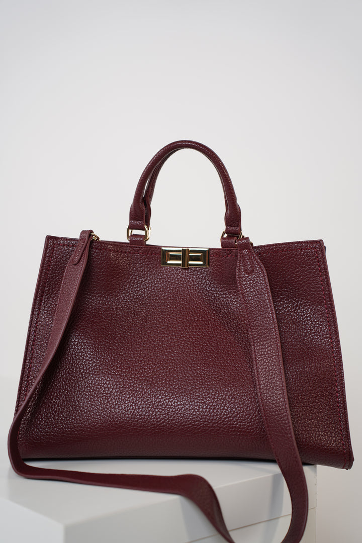 Vanyae Tote Bag – Classic Elegance in Every Detail