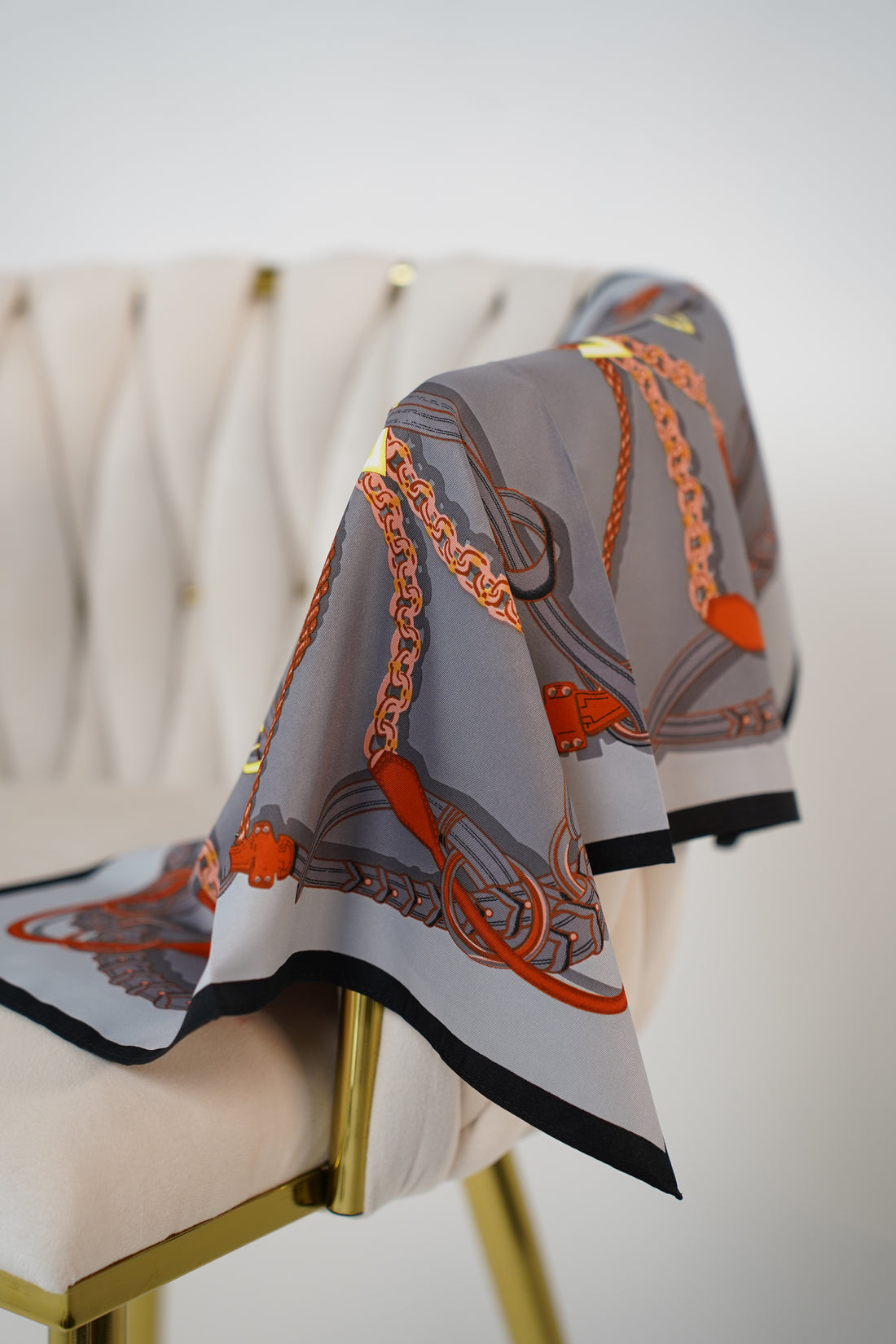 Versatile Patterned Scarf – Multi-Way Styling Accessory