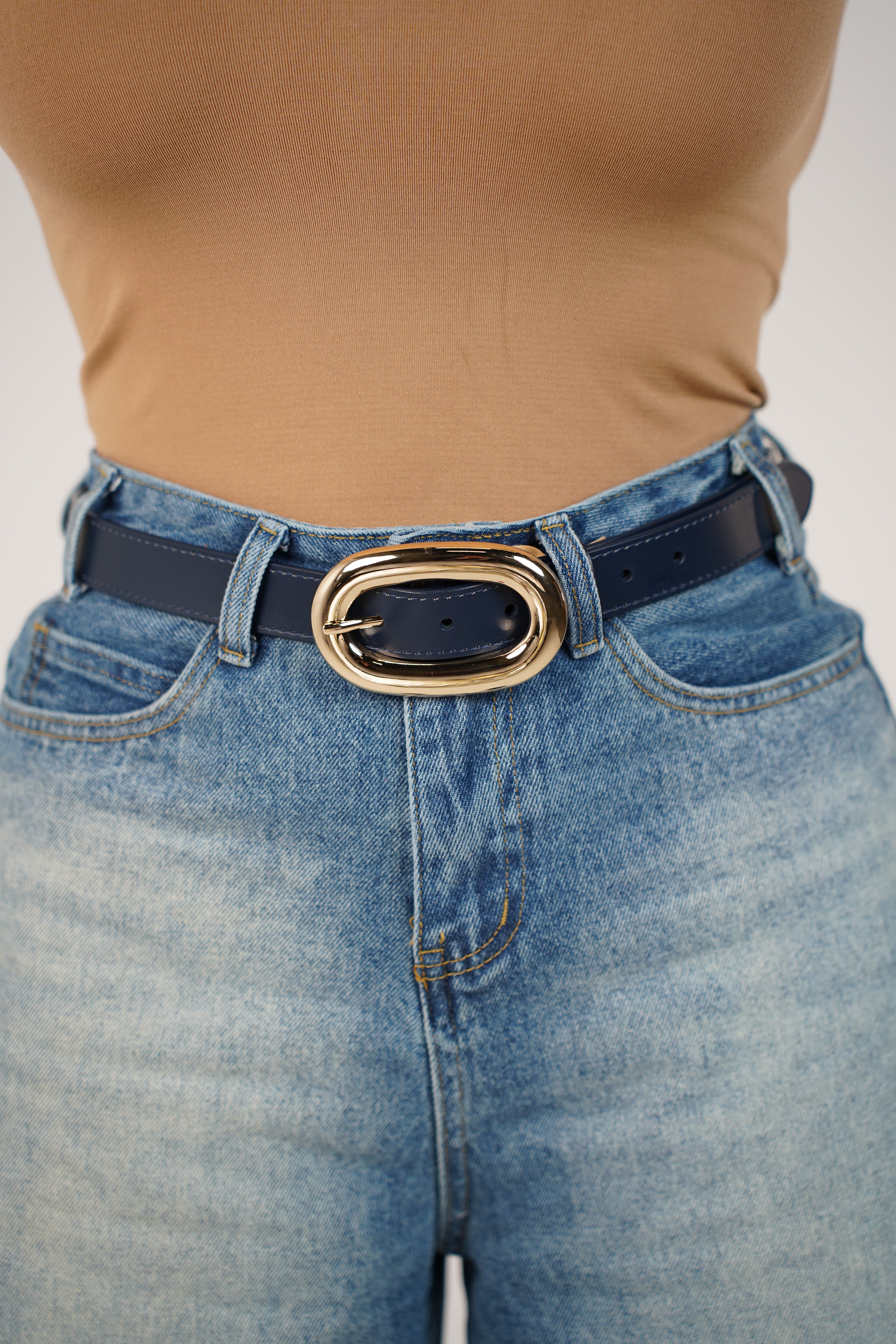 Davie Belt – Sleek, Chic, and Effortlessly Polished