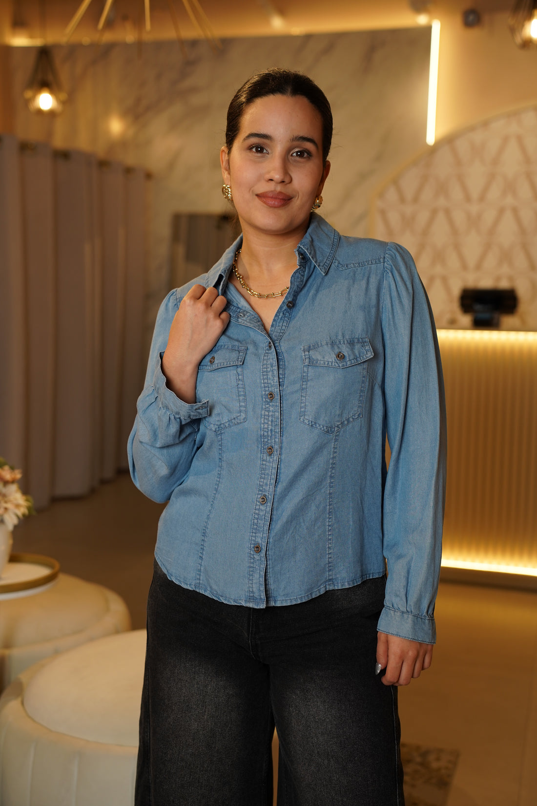 Denim Textured Camisa – Classic Button-Up in Soft Washed Blue