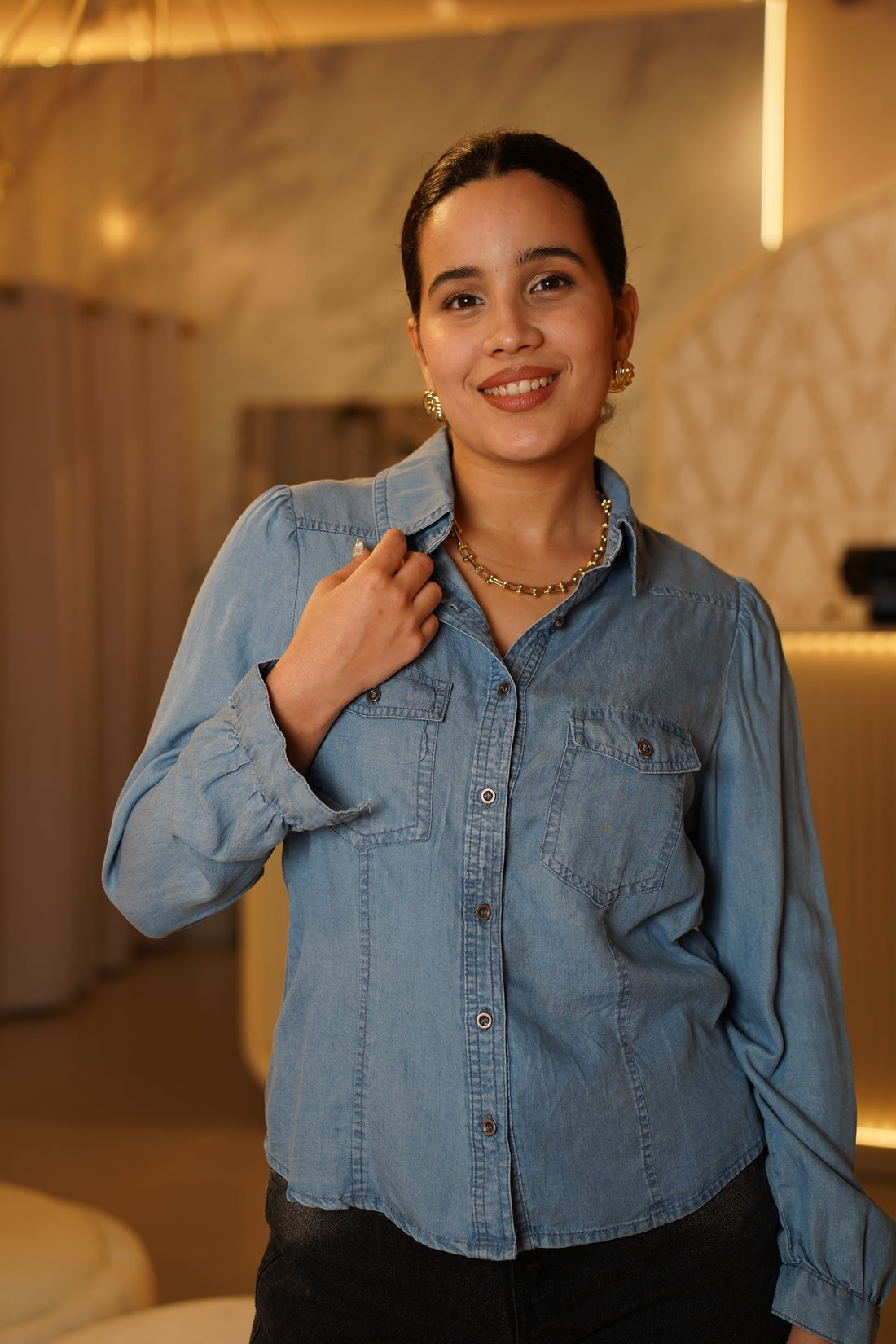 Denim Textured Camisa – Classic Button-Up in Soft Washed Blue