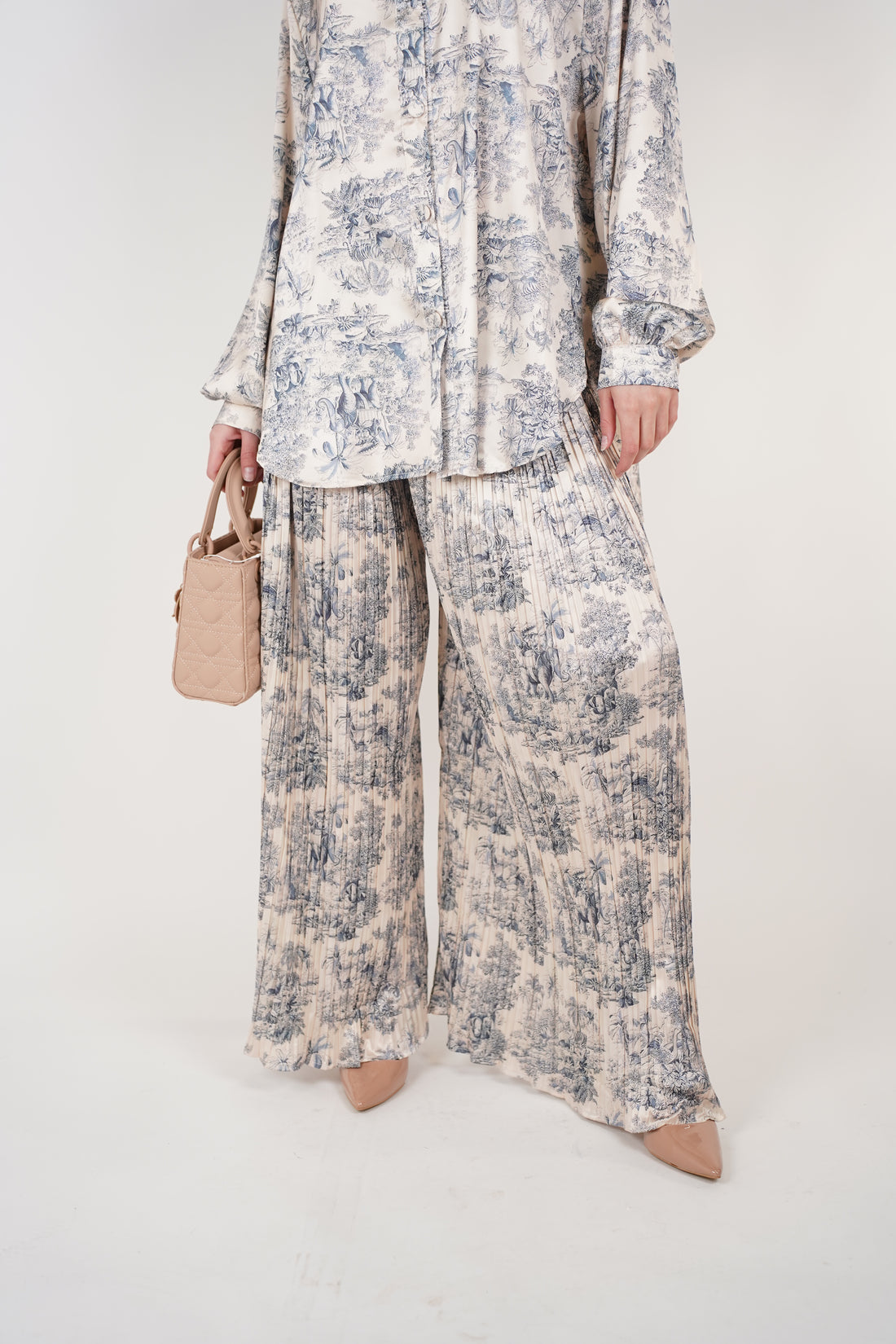 Lurea Stamped Pants Set | Silky Printed Two-Piece Outfit