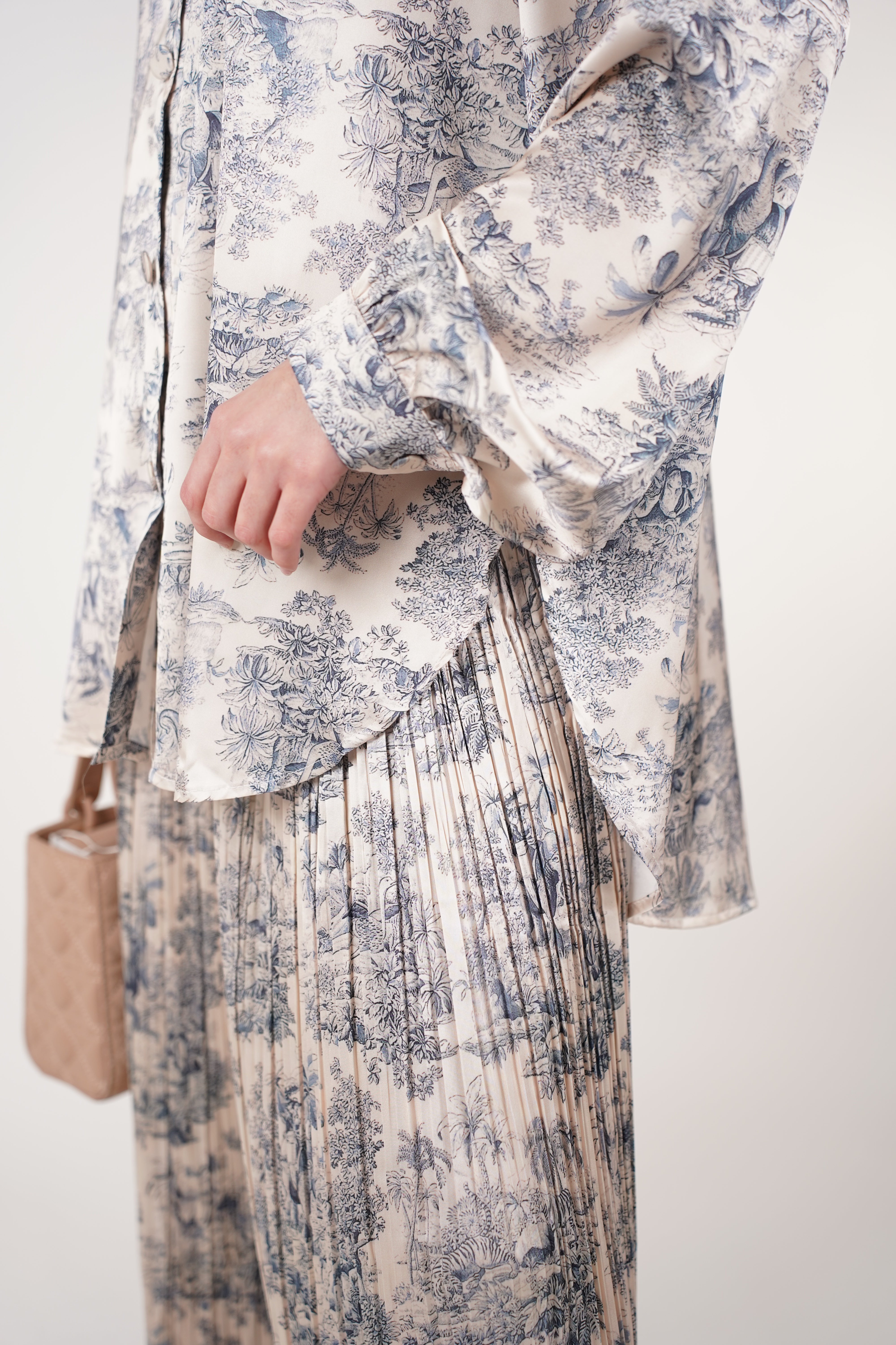 Lurea Stamped Pants Set | Silky Printed Two-Piece Outfit