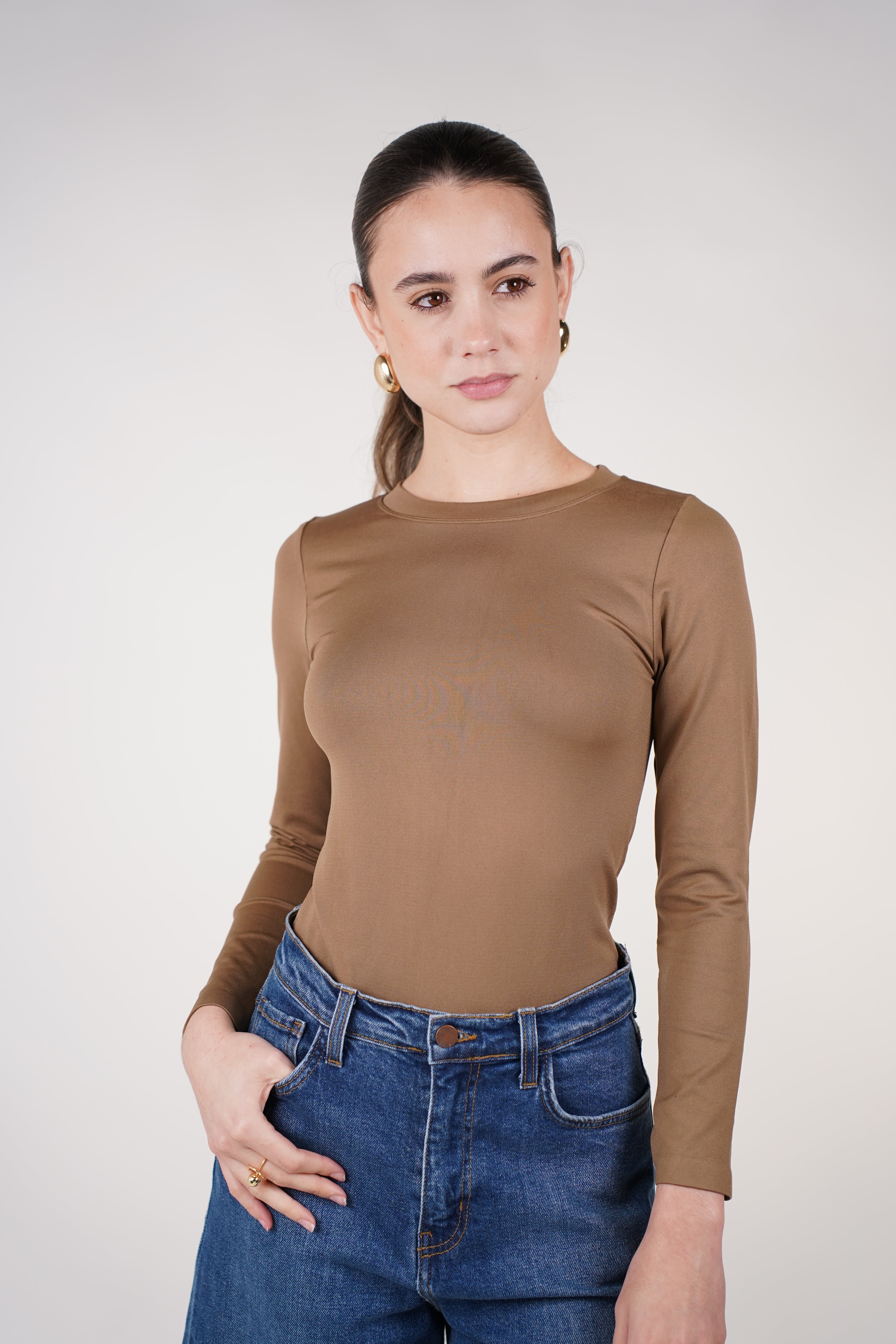 Phera Longsleeve Basics Bodysuit – Sleek Stretch Crewneck Essential