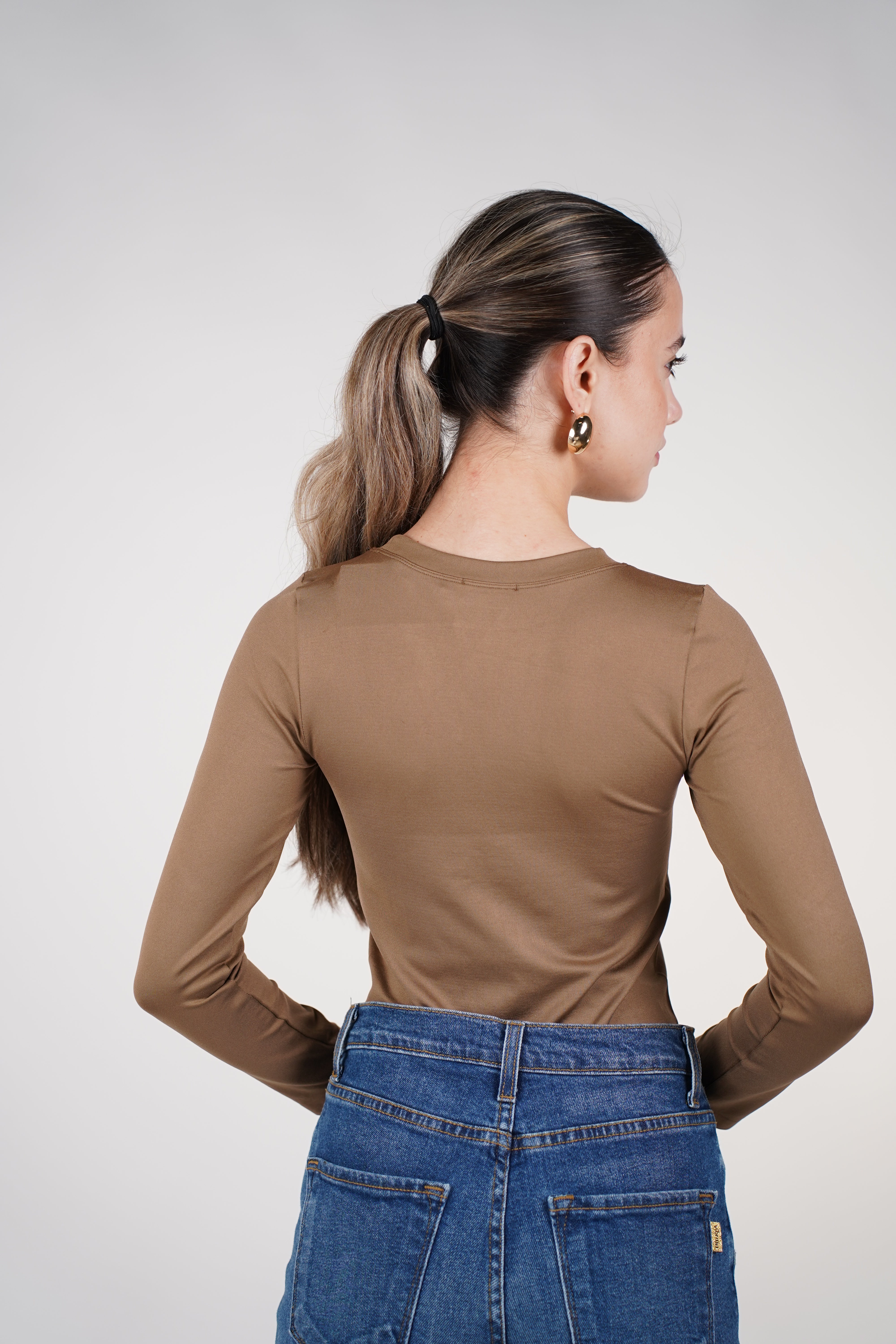 Phera Longsleeve Basics Bodysuit – Sleek Stretch Crewneck Essential