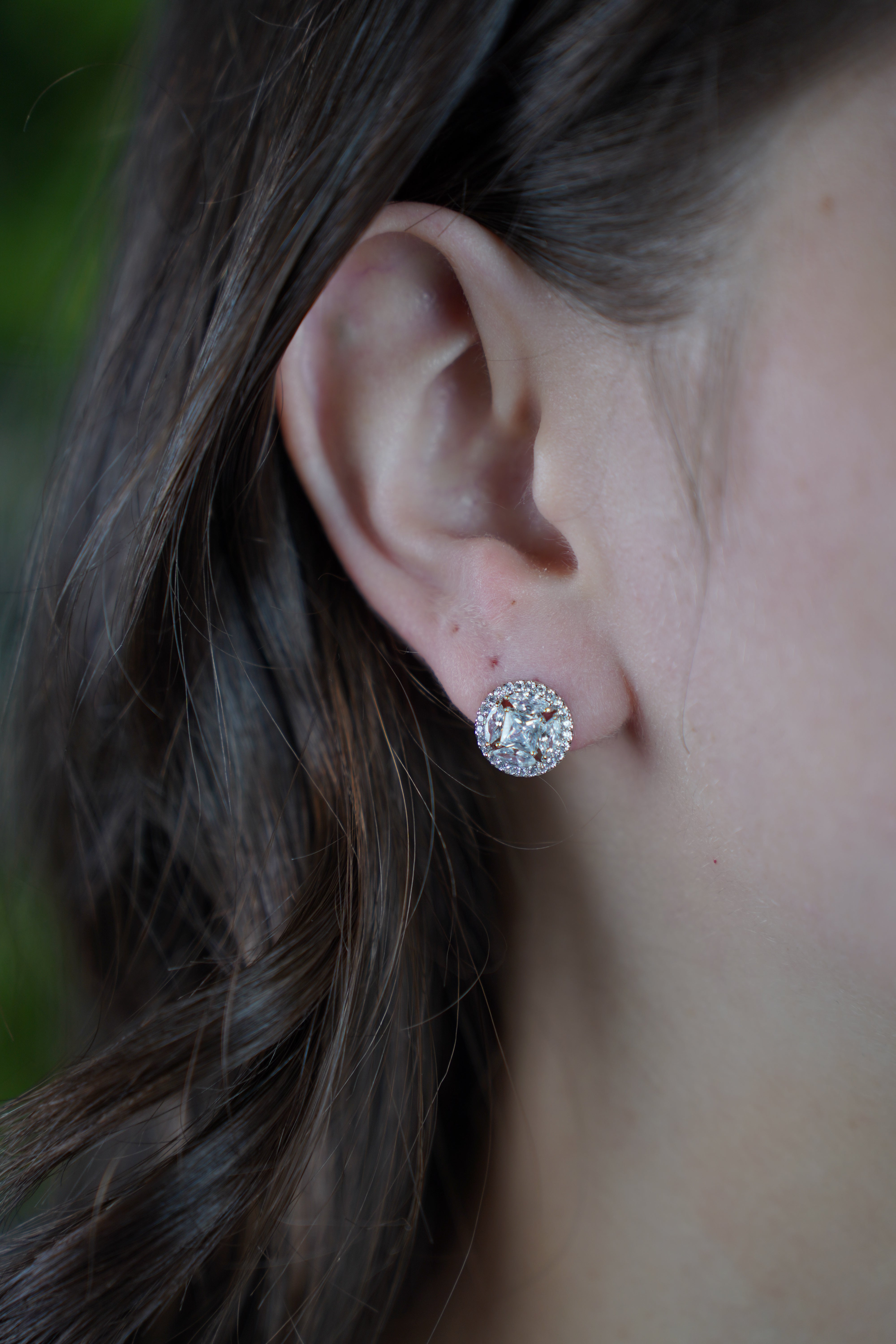 Mazi Shinny Studs – Classic Sparkle for Everyday Glam