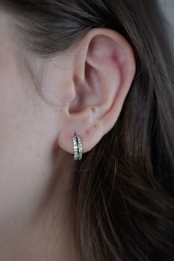 Tora Mini Hoops – Chic Shine in a Small Statement