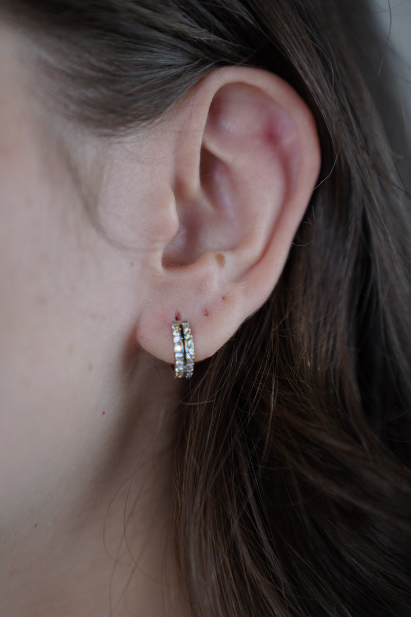 Tora Mini Hoops – Chic Shine in a Small Statement