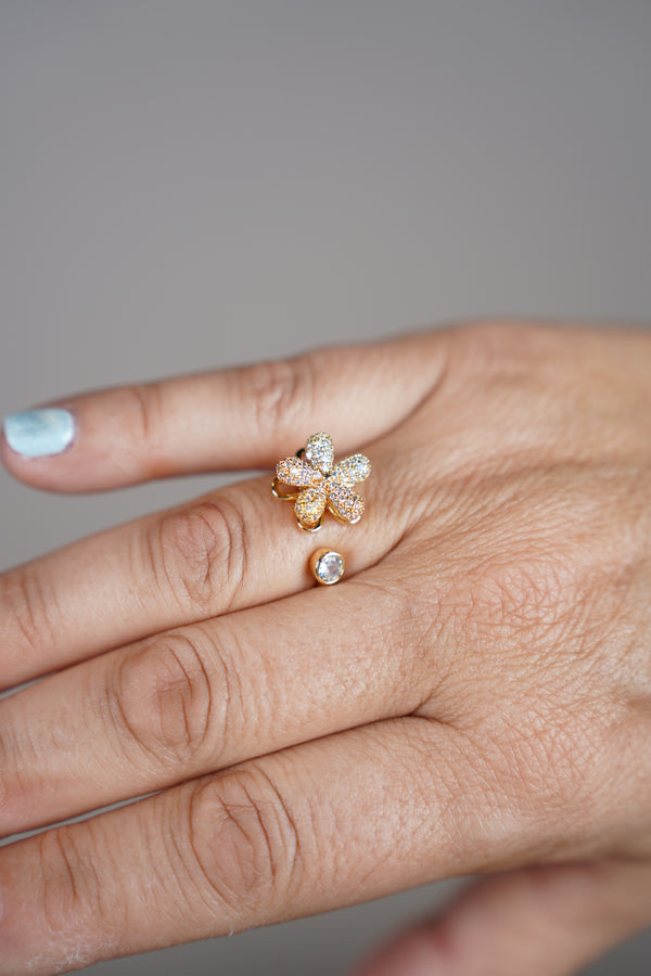 Zirca Flower Ring – Sparkle in Bloom