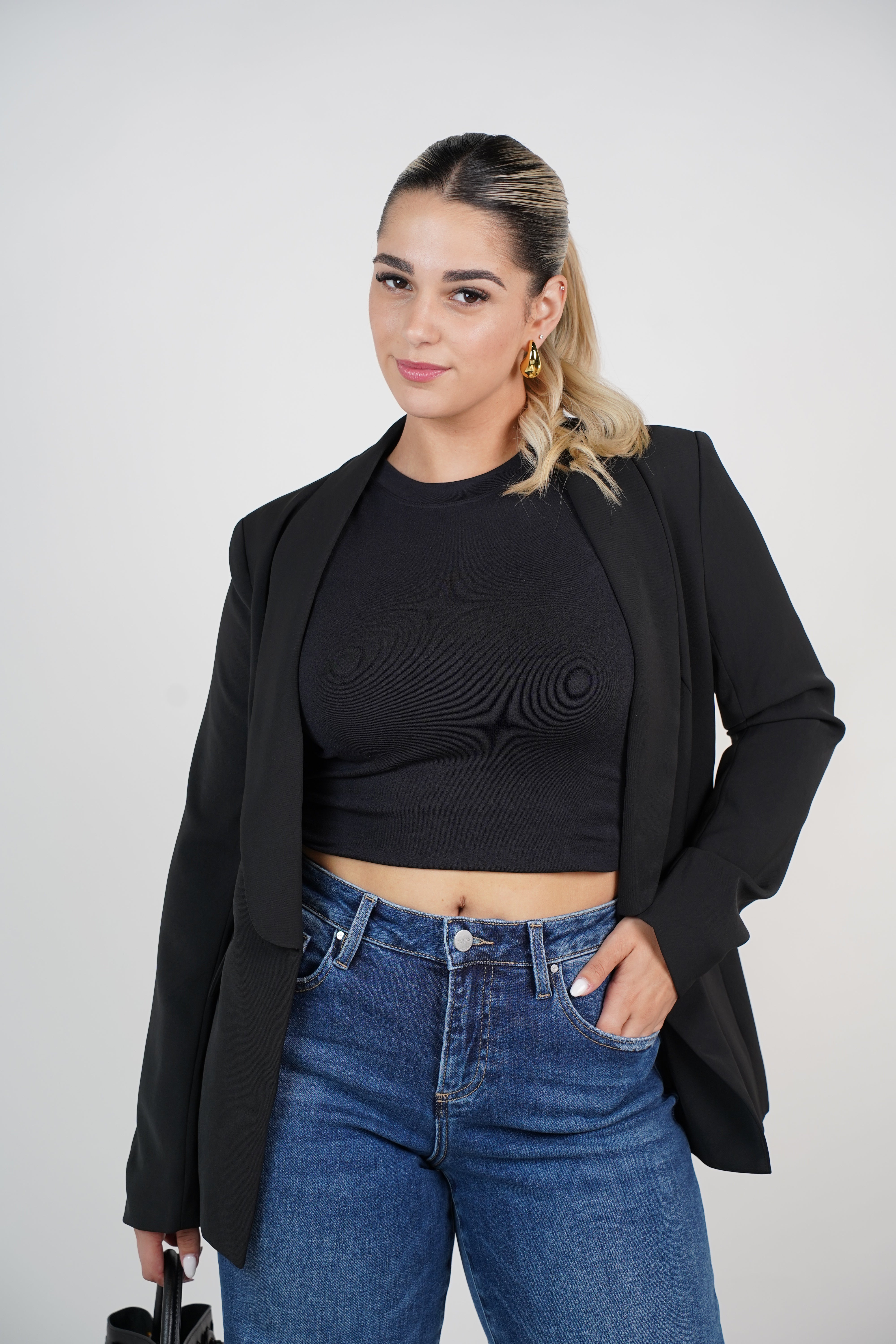 Vesla Solid Blazer – Chic, Clean & Timeless