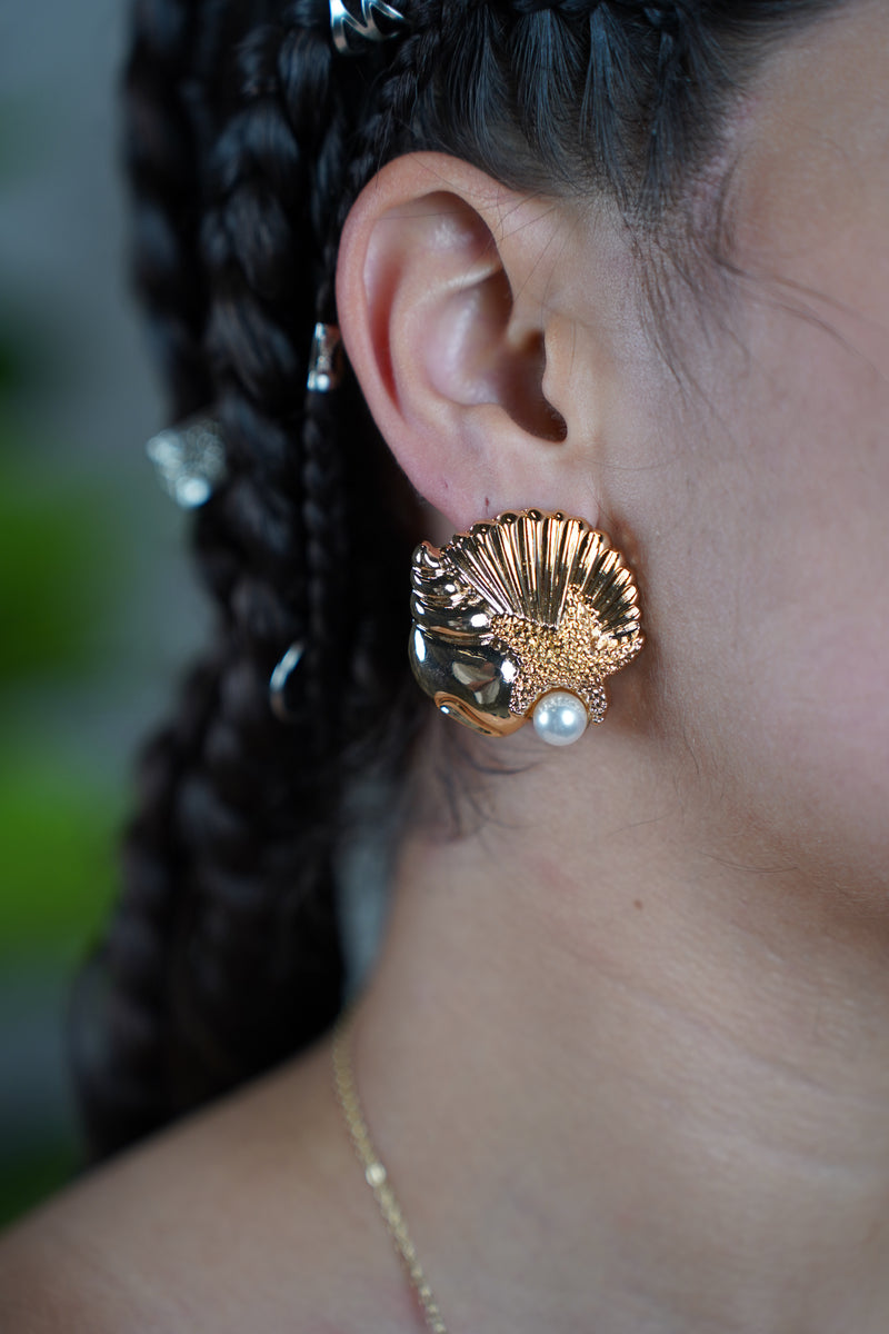 Zema Ocean Earrings – Gold Seashell & Pearl Statement Studs