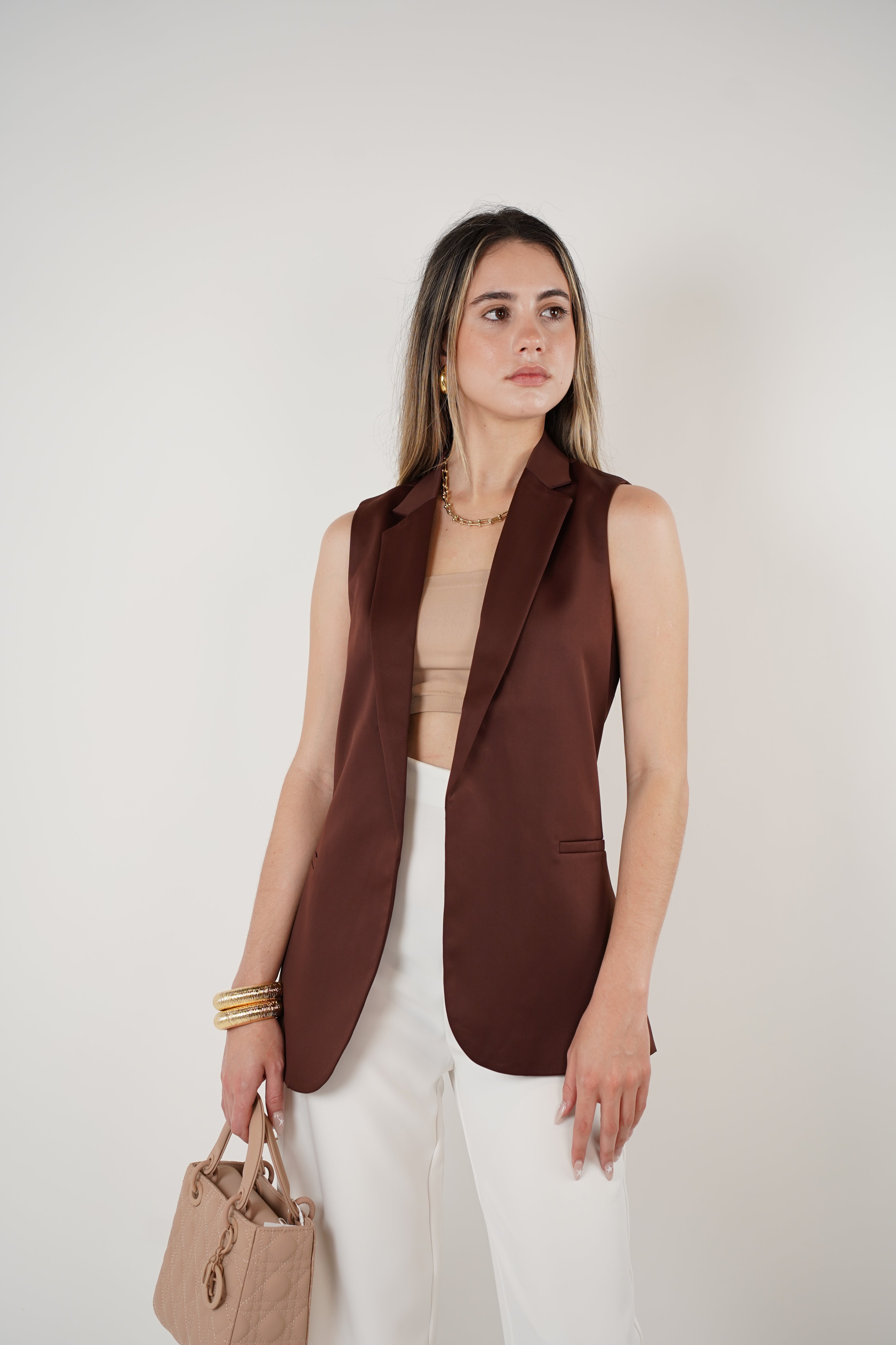 Zyra Sleeveless Vest – Structured Sophistication in a Sleek Cut