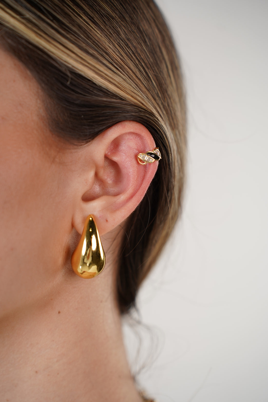 Zareh Ear Cuff – Dainty Twist with Diamond Detail