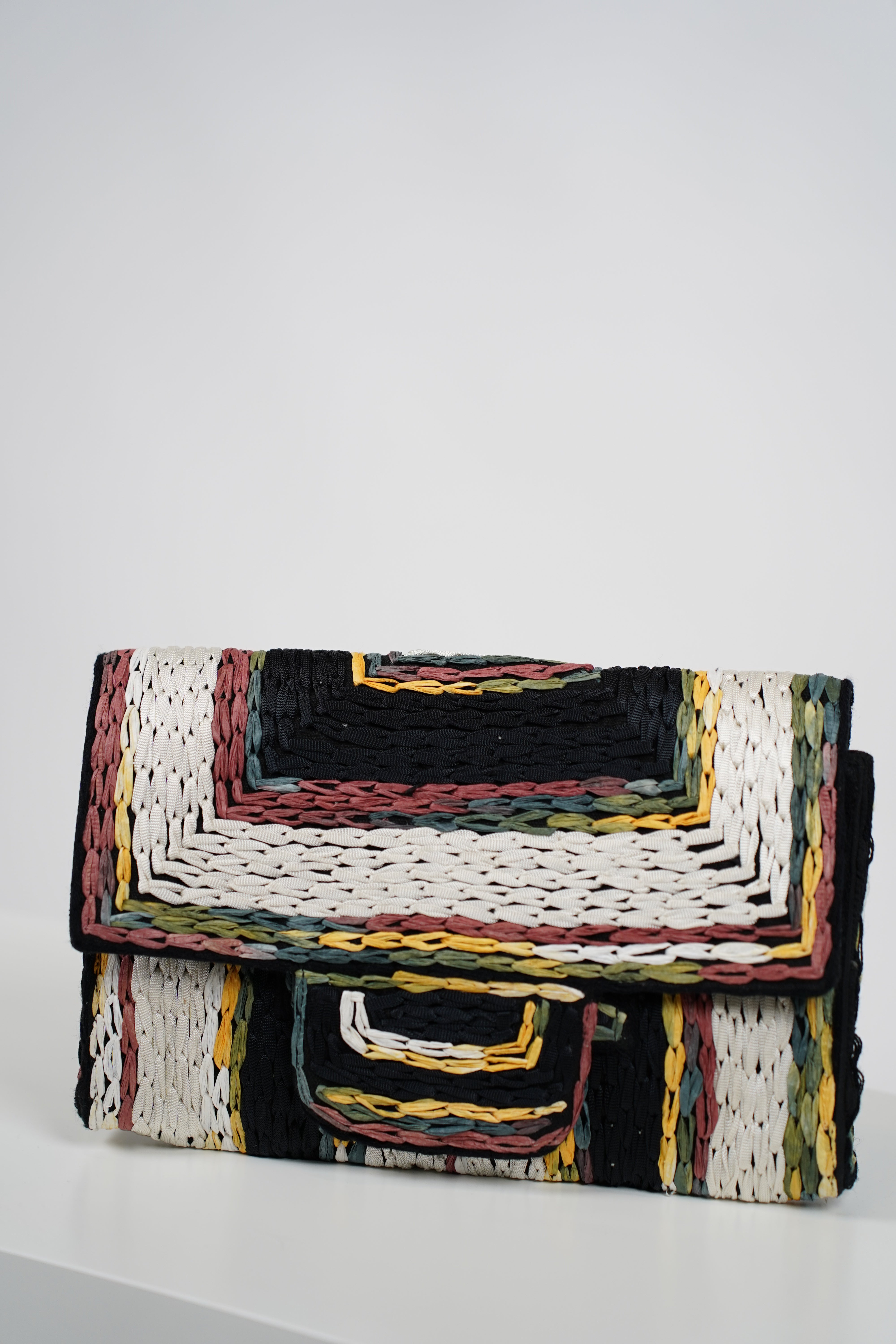 Orea Beach Clutch – Woven Colorful Statement for Coastal Days