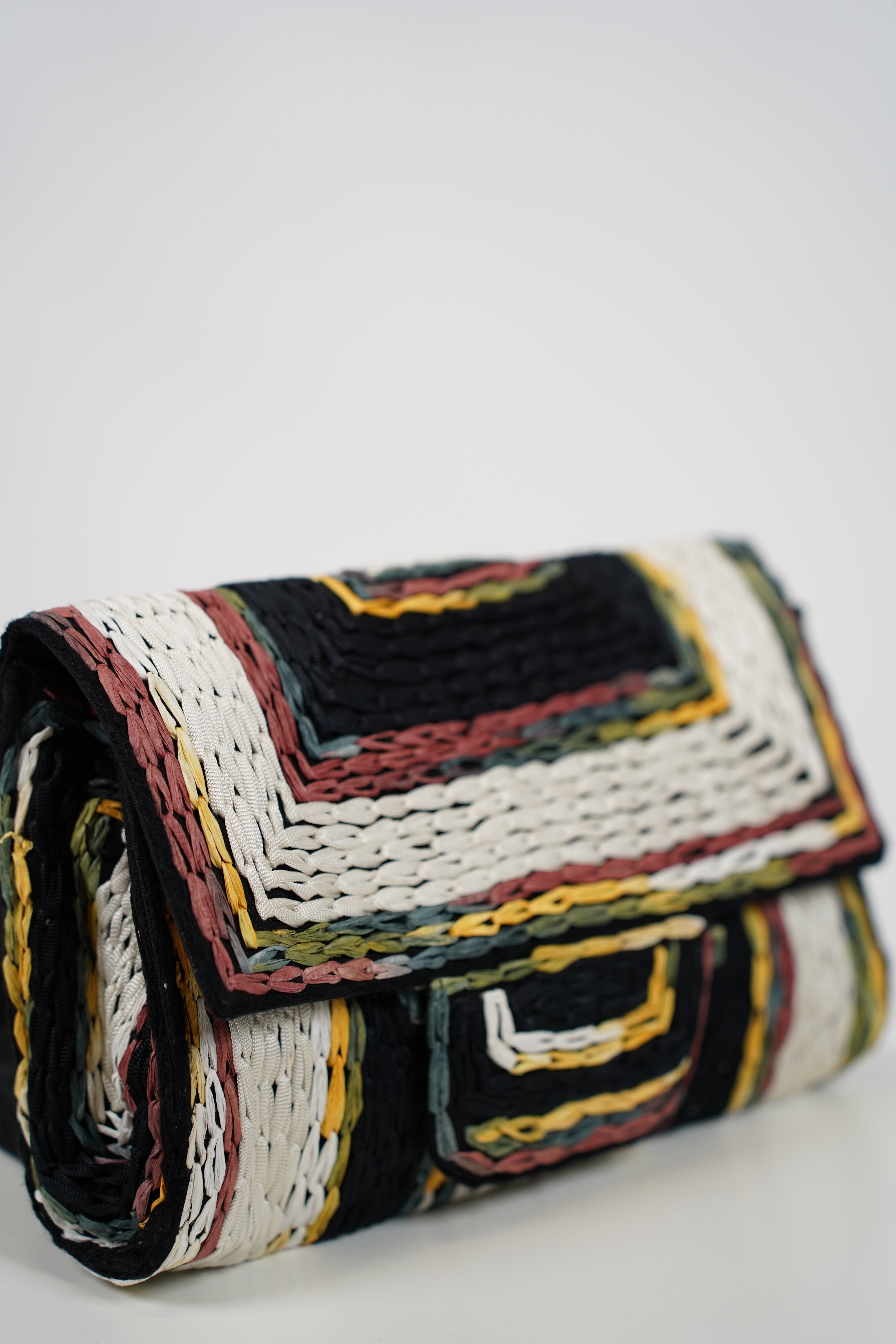 Orea Beach Clutch – Woven Colorful Statement for Coastal Days
