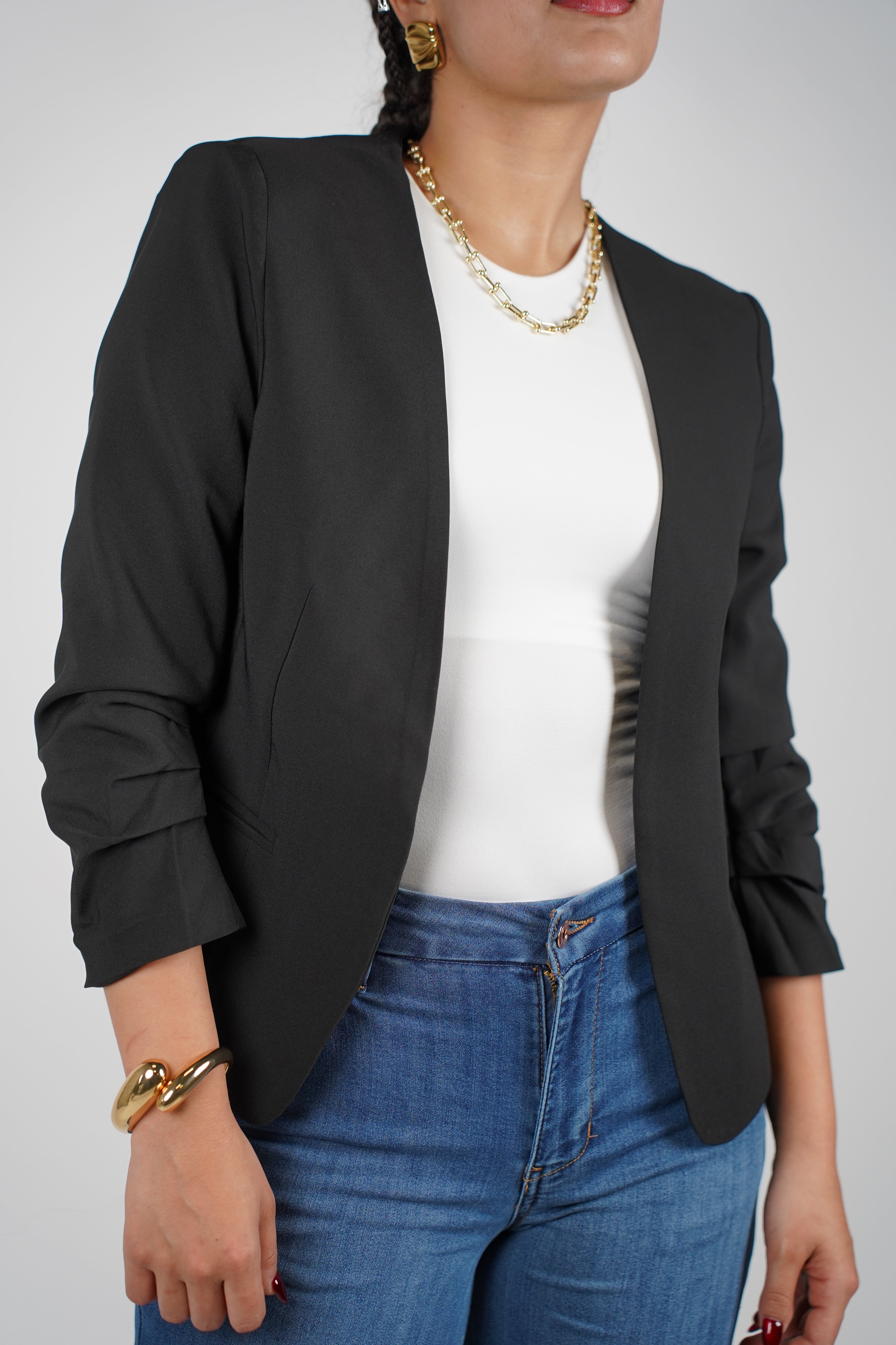 Lasa Minimal Blazer – Sleek Black Layering Essential