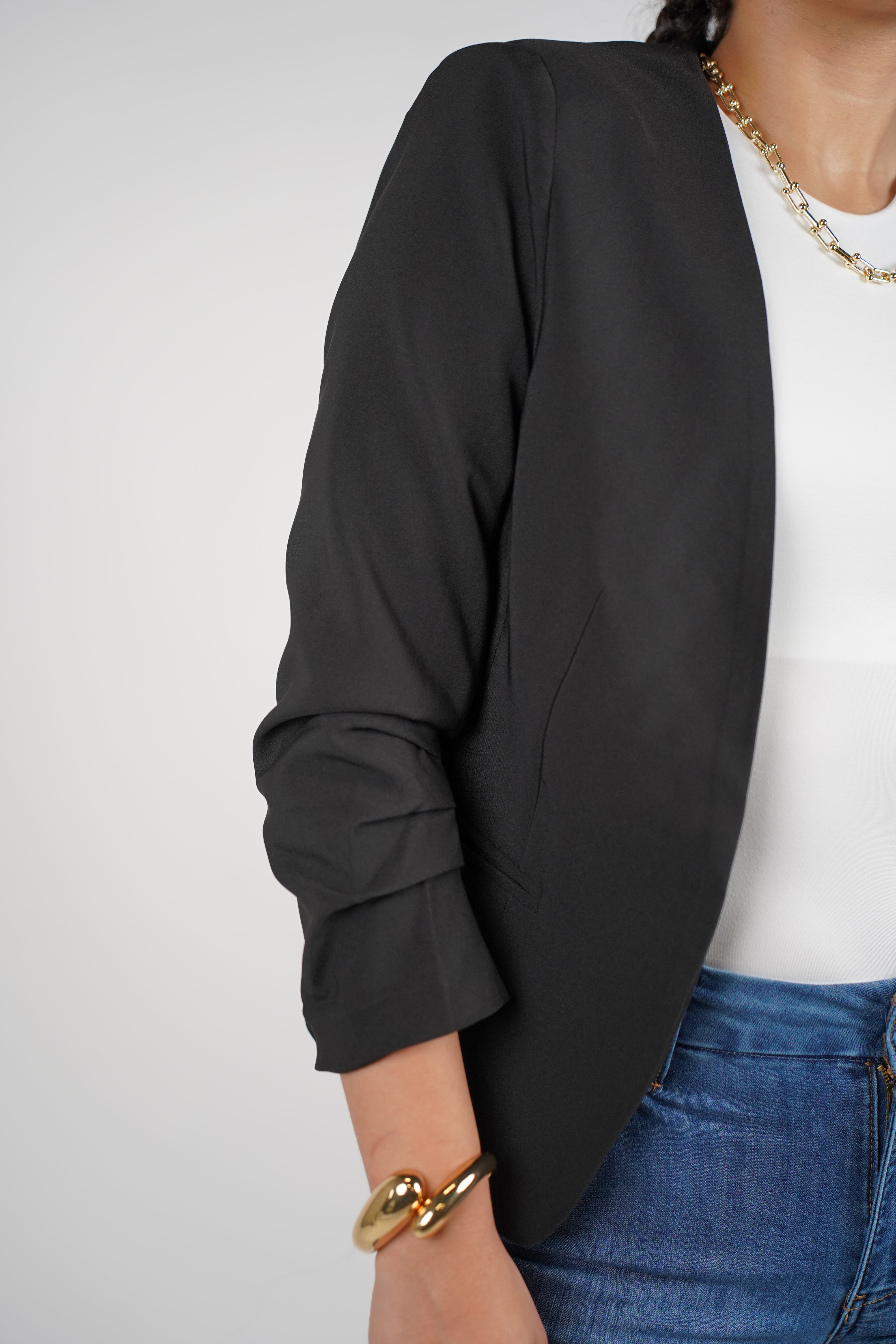 Lasa Minimal Blazer – Sleek Black Layering Essential