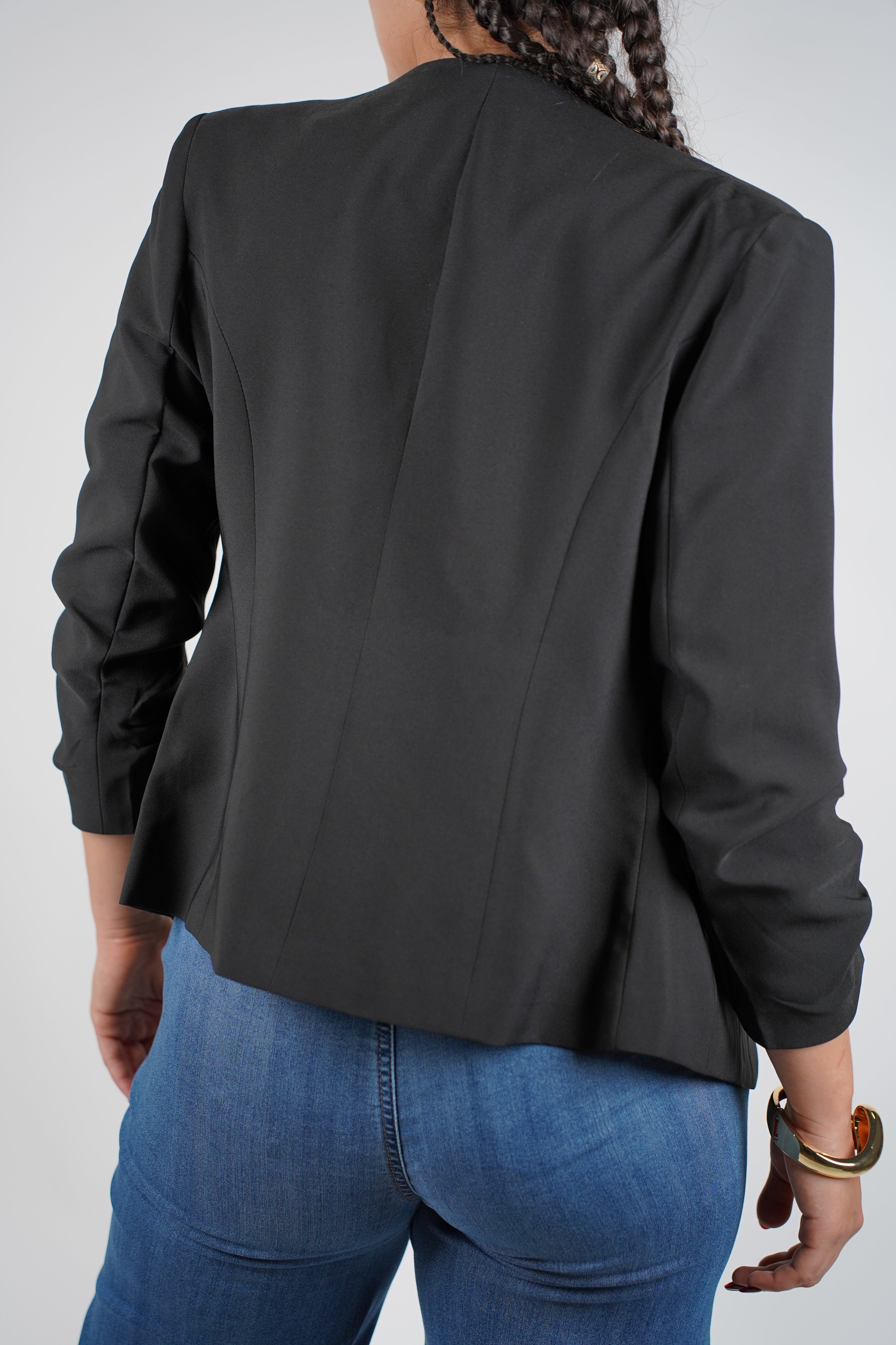 Lasa Minimal Blazer – Sleek Black Layering Essential