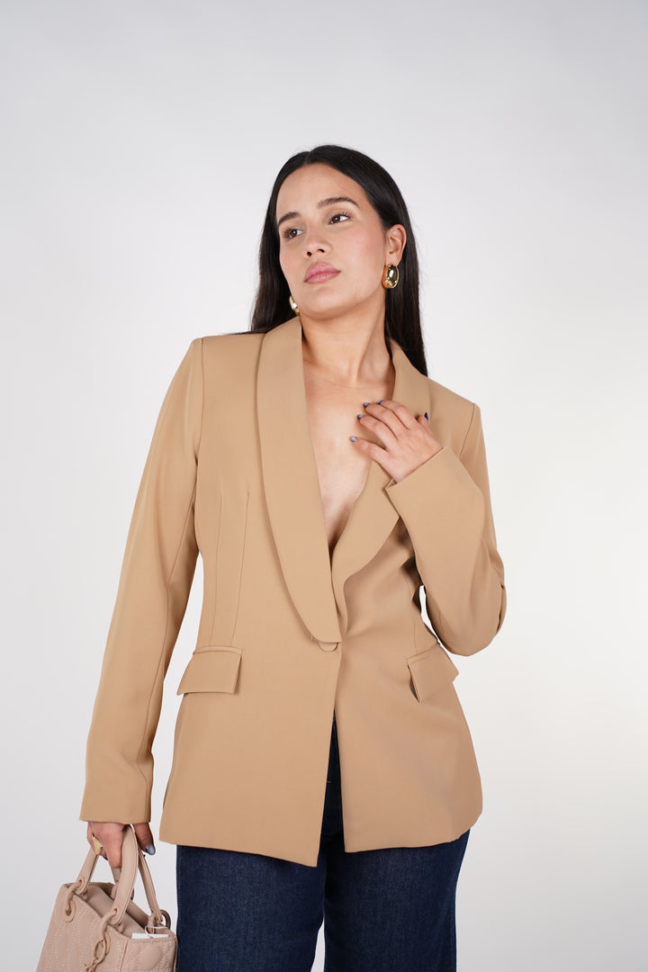 Vesla Solid Blazer – Chic, Clean & Timeless