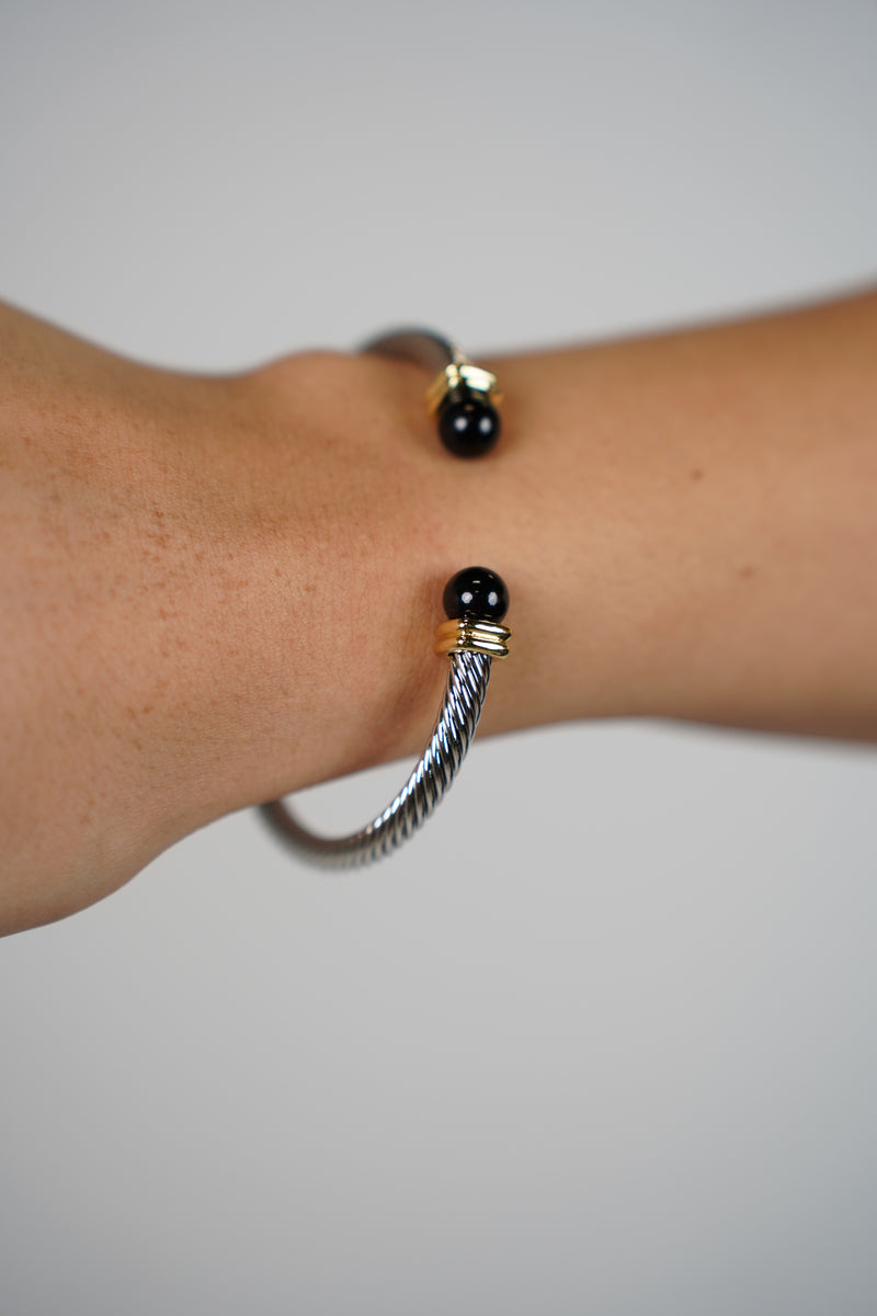 Vixael Bracelet – Cable Bangle with Black Bead Tips