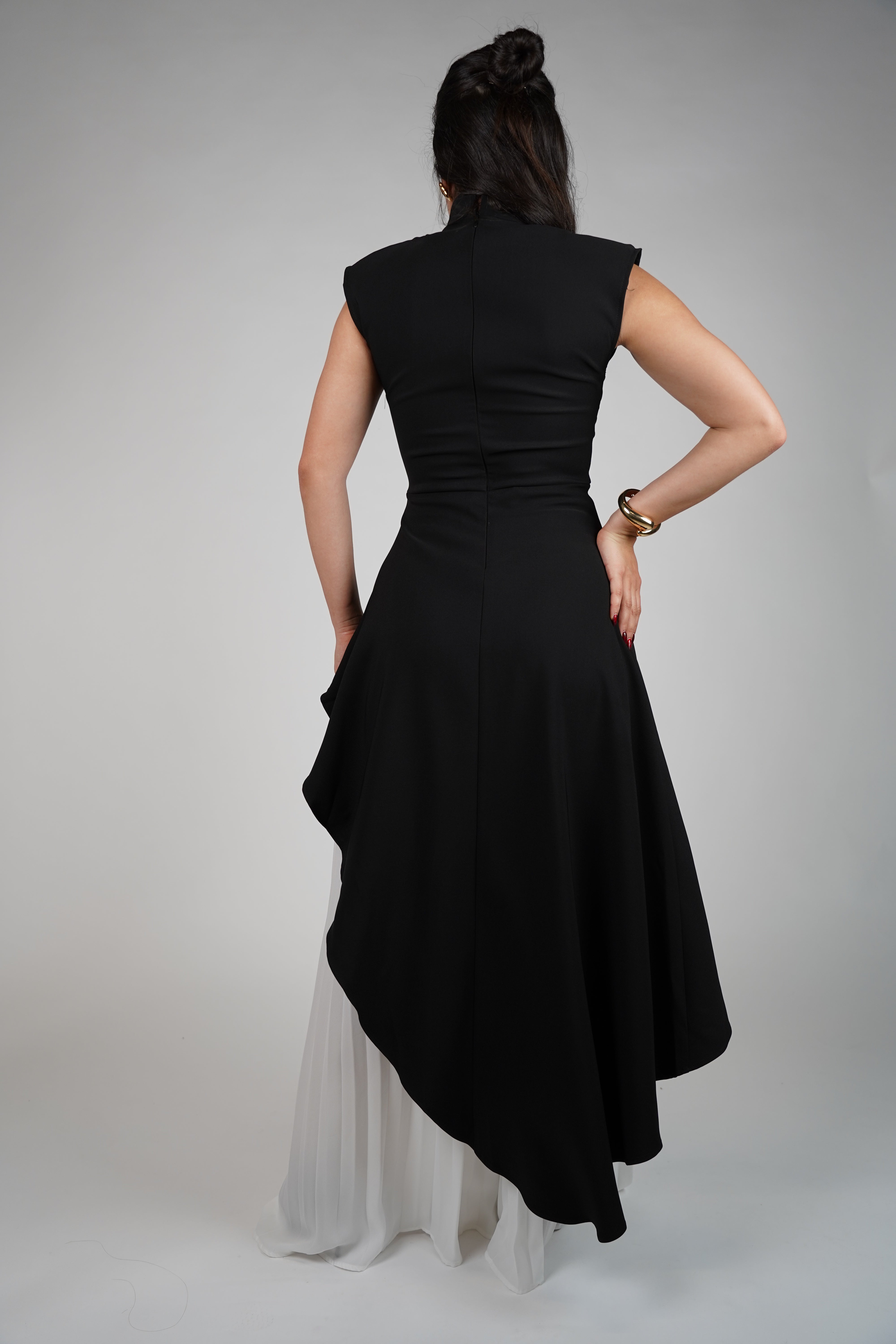 Kima Elegant Set – Structured Meets Flowing for Elevated Impact