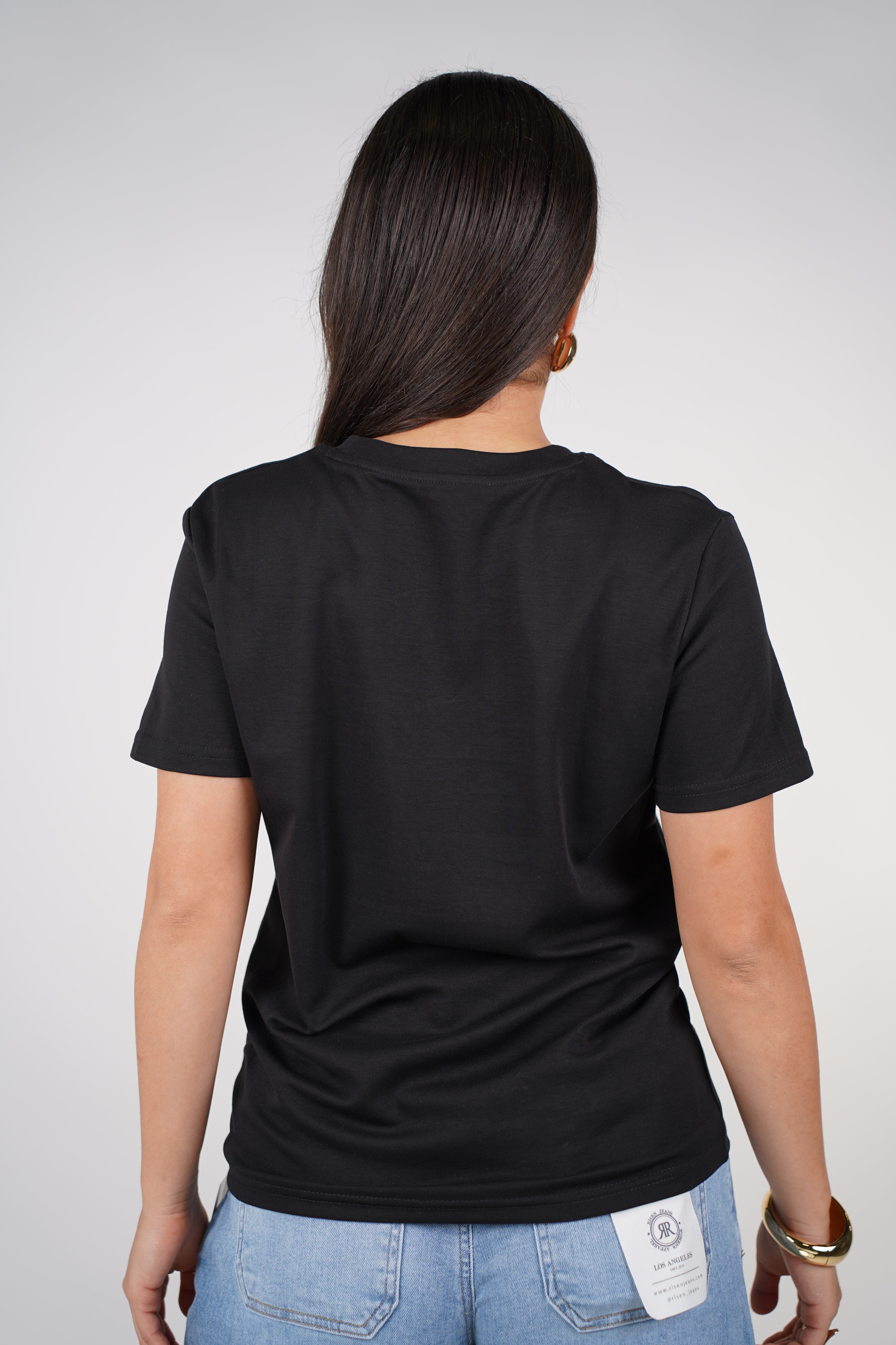 Keep Smiling T-Shirt – Minimal, Uplifting & Everyday Cute