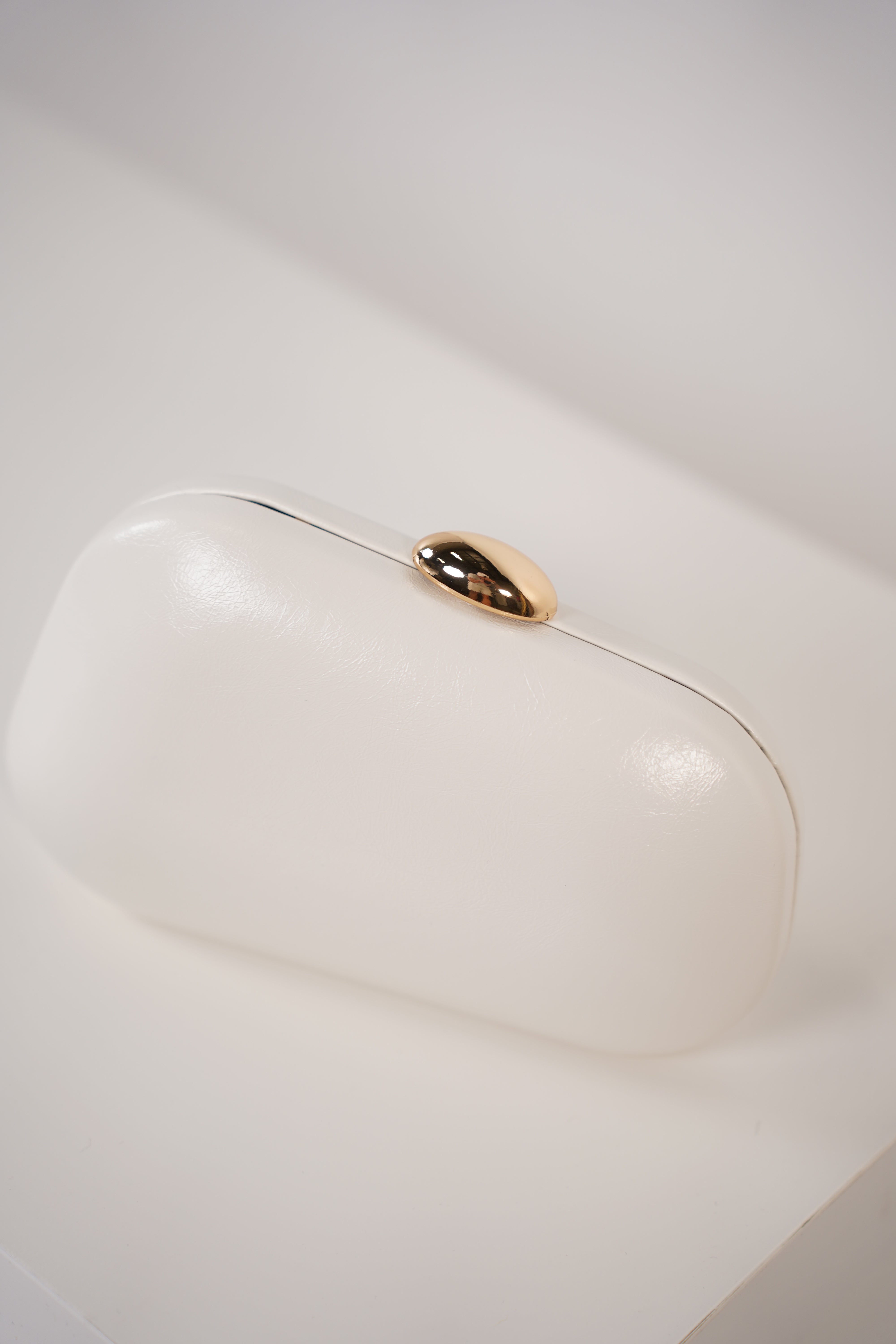 Cianan Clutch – Elegant, Minimal & Timelessly Chic