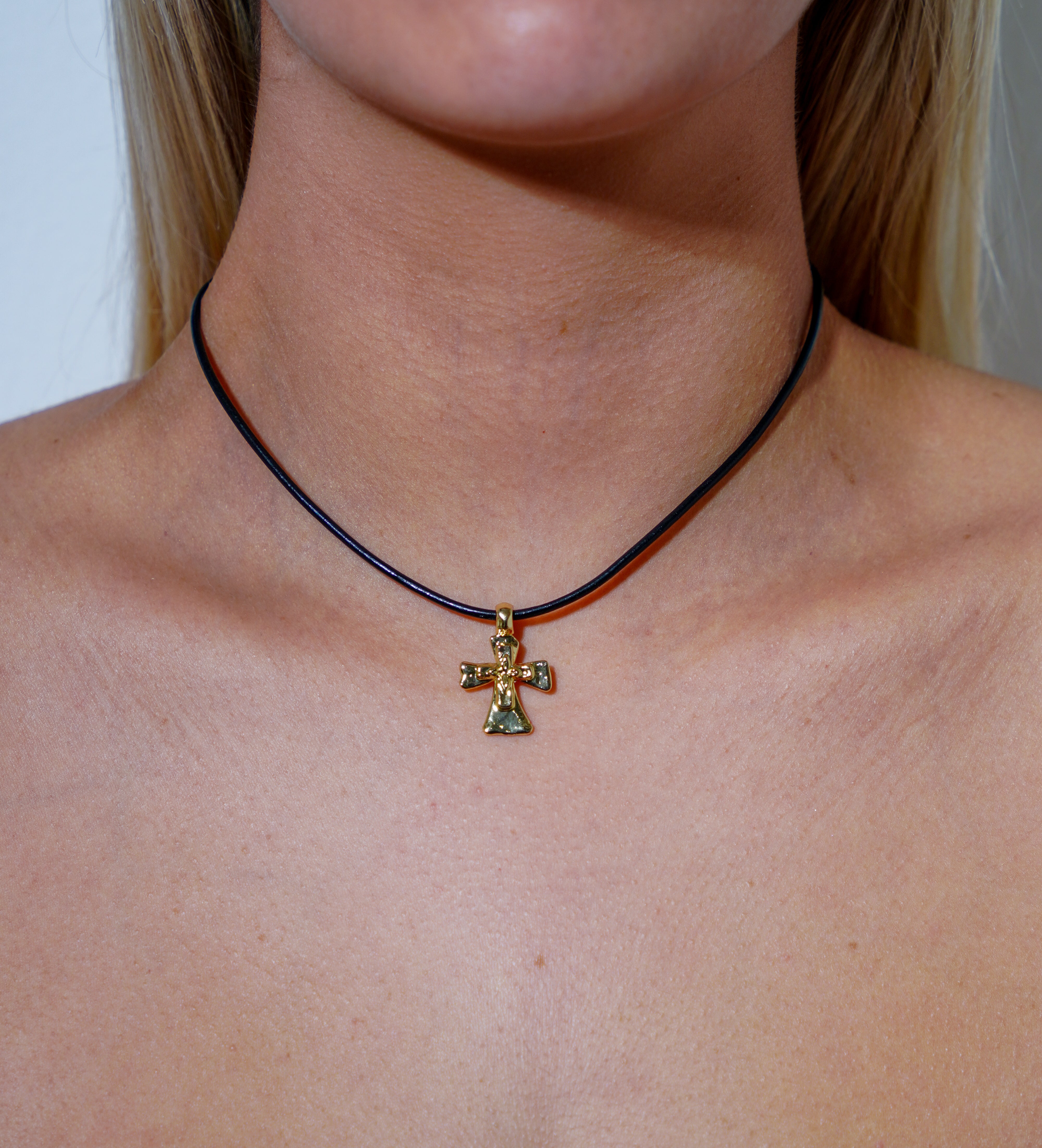 Cross Choker