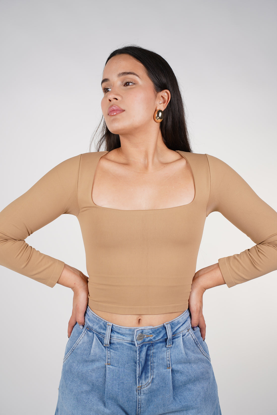 Ylina Basic Long Sleeve Crop Top – Sleek, Stretchy & Essential