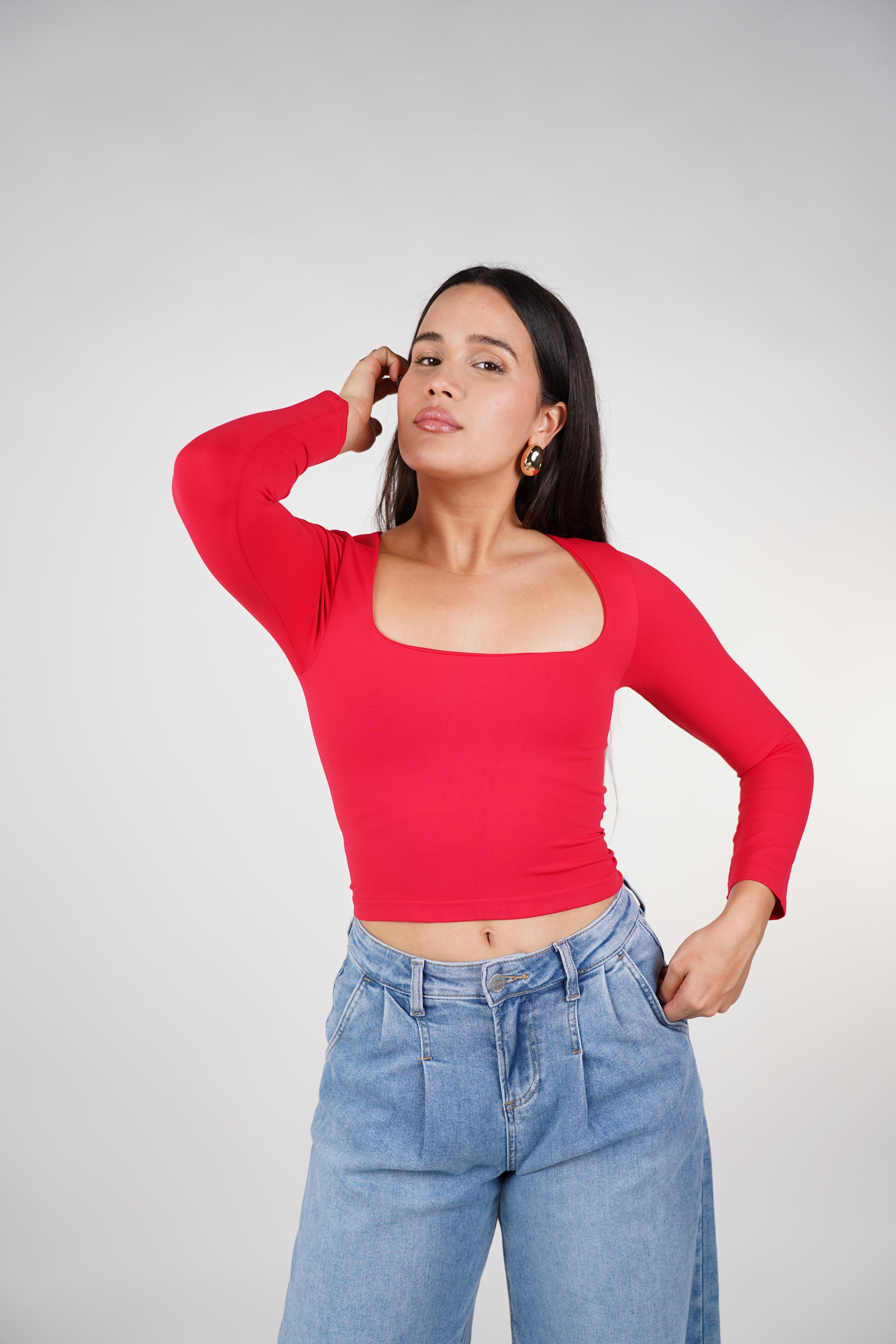 Ylina Basic Long Sleeve Crop Top – Sleek, Stretchy & Essential