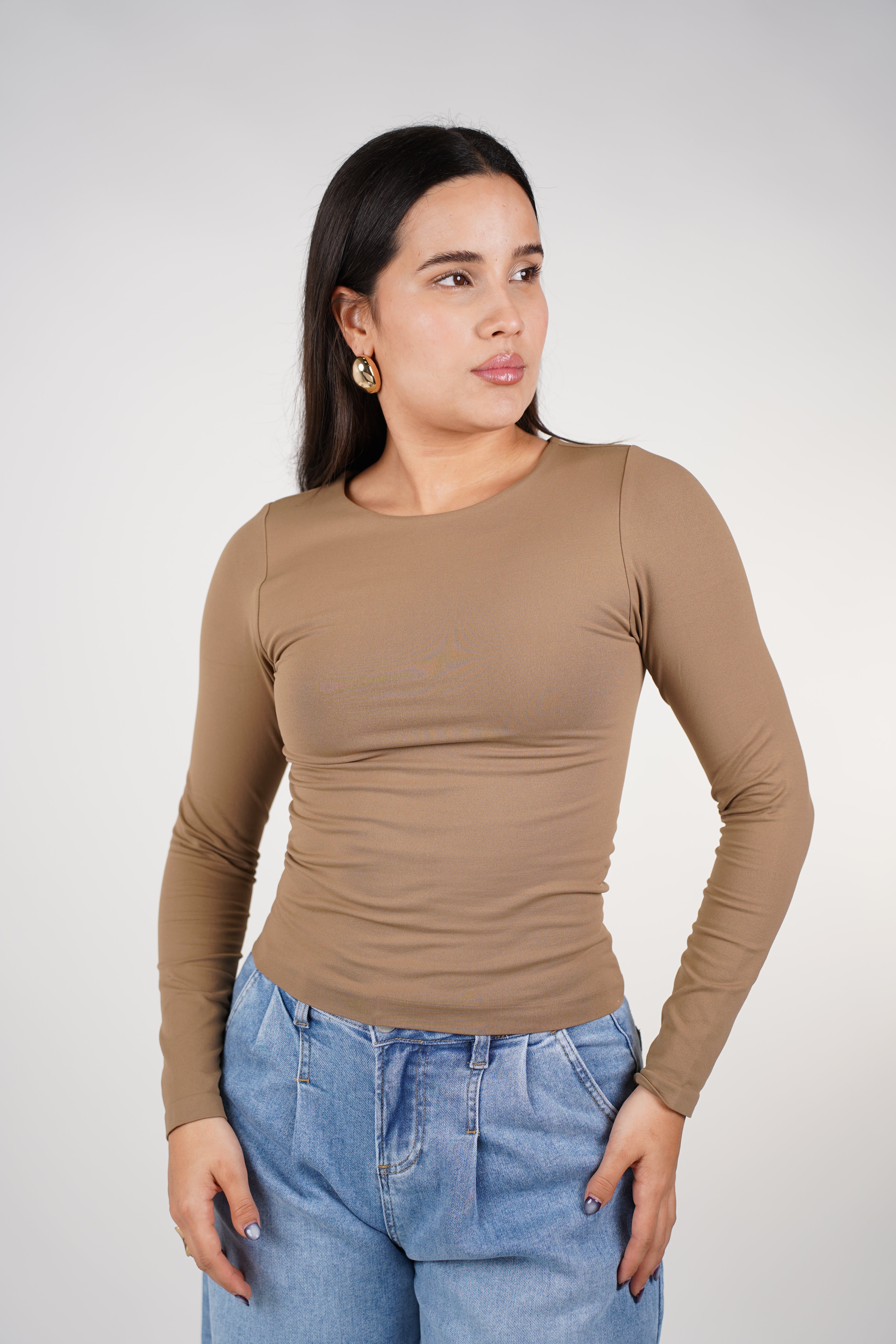 Xalei Basic Round Neck Long Sleeve – Smooth, Sleek & Essential