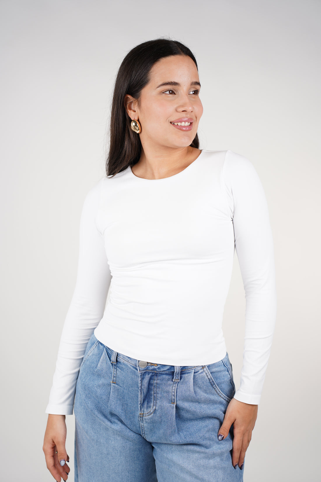 Xalei Basic Round Neck Long Sleeve – Smooth, Sleek & Essential