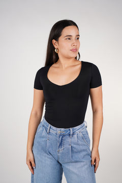 Body Ravie básico con cuello de pico: elegante, elástico y favorecedor