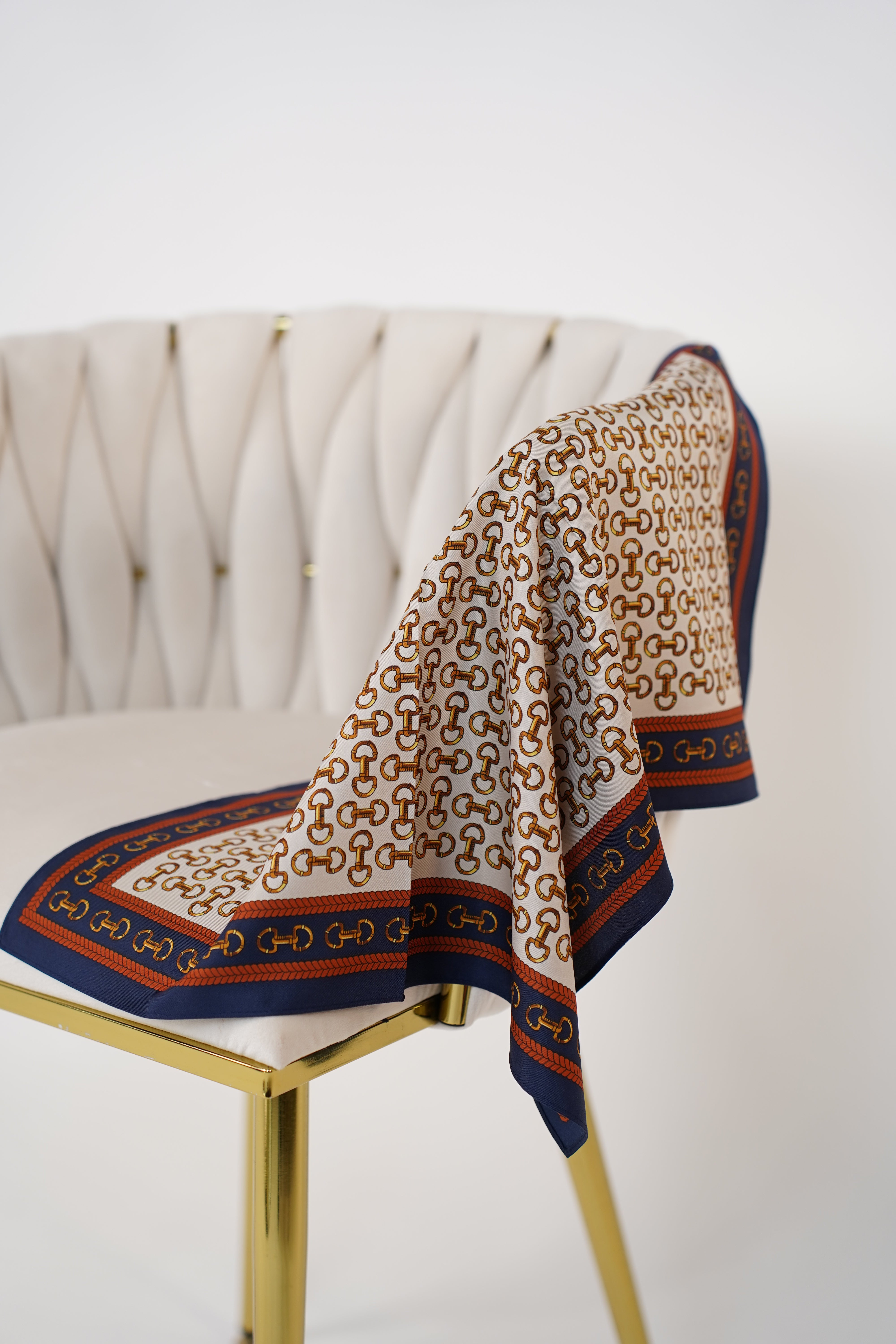 Versatile Patterned Scarf – Multi-Way Styling Accessory