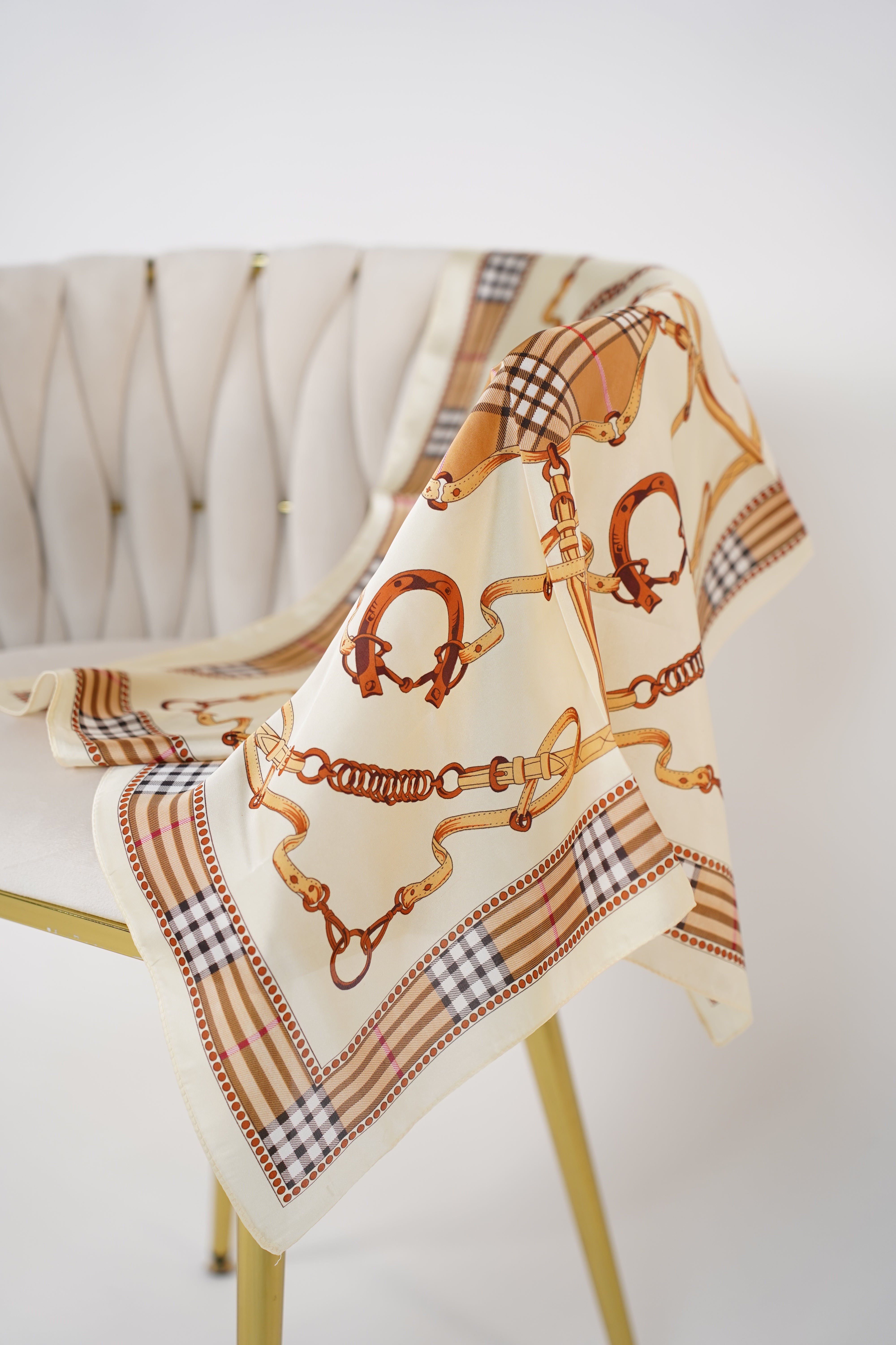 Versatile Patterned Scarf – Multi-Way Styling Accessory