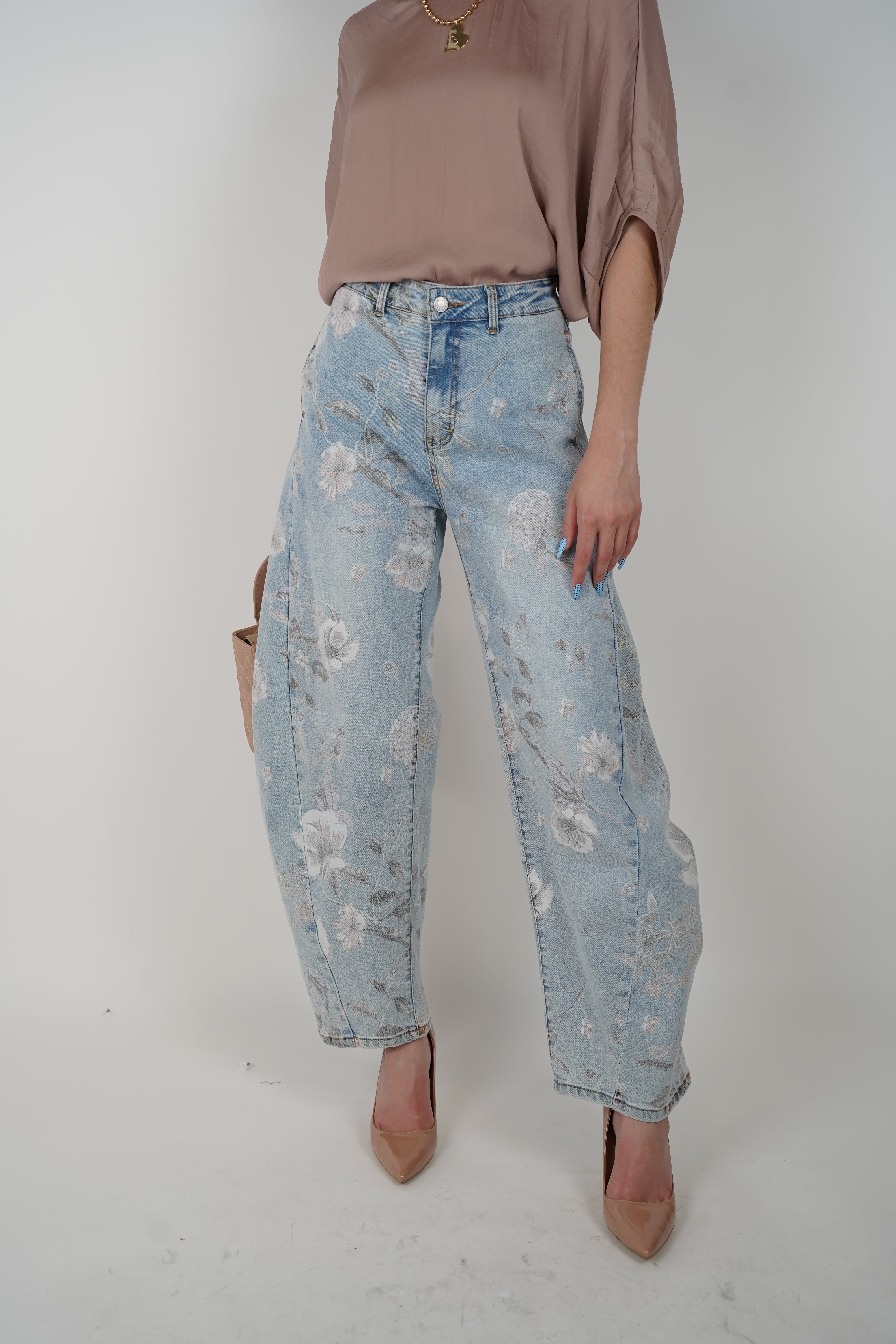 Janel Floral Jeans – Classic Denim with a Soft Bloom