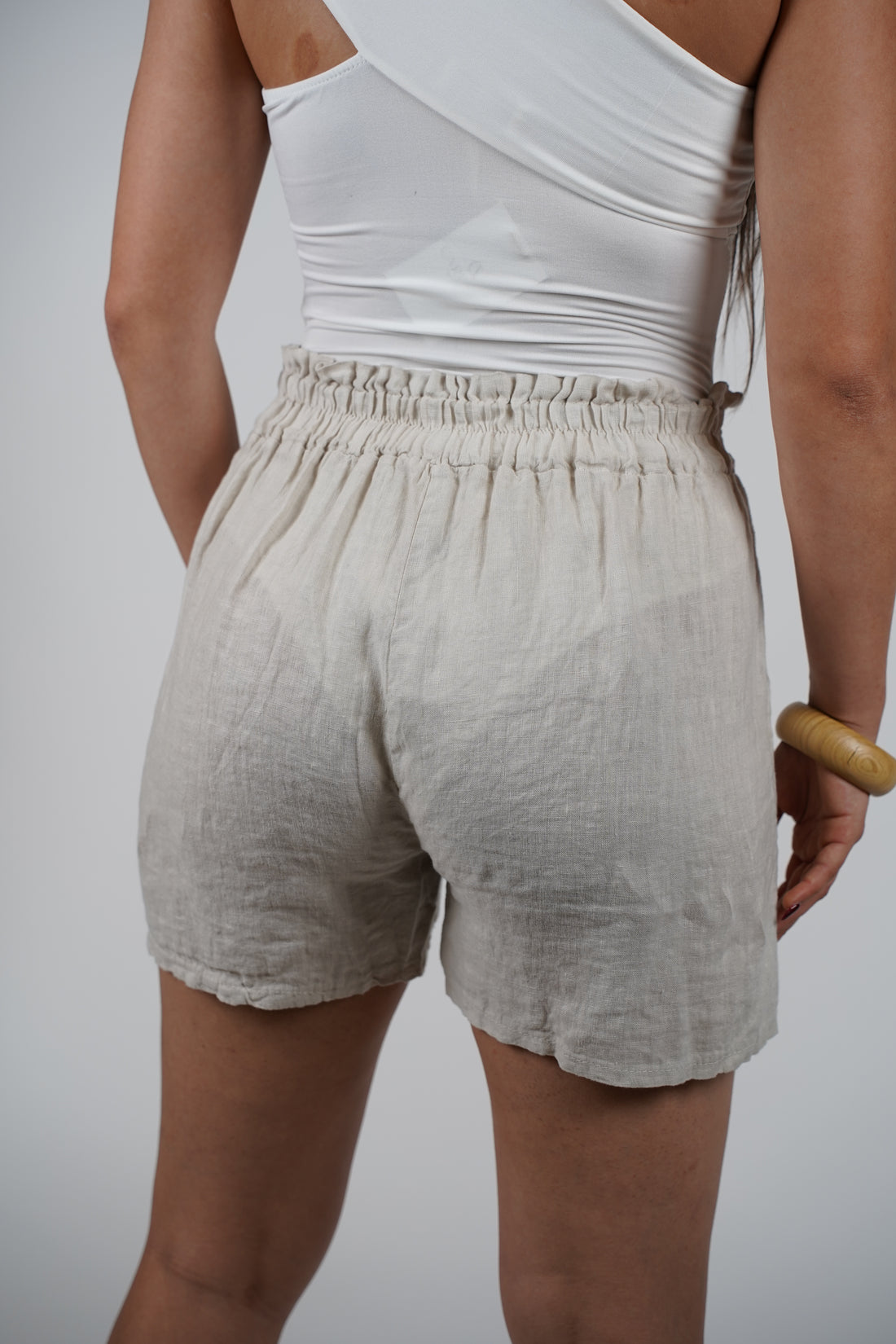 Suma Linen Shorts – Tie-Waist Comfort in Earthy Neutrals