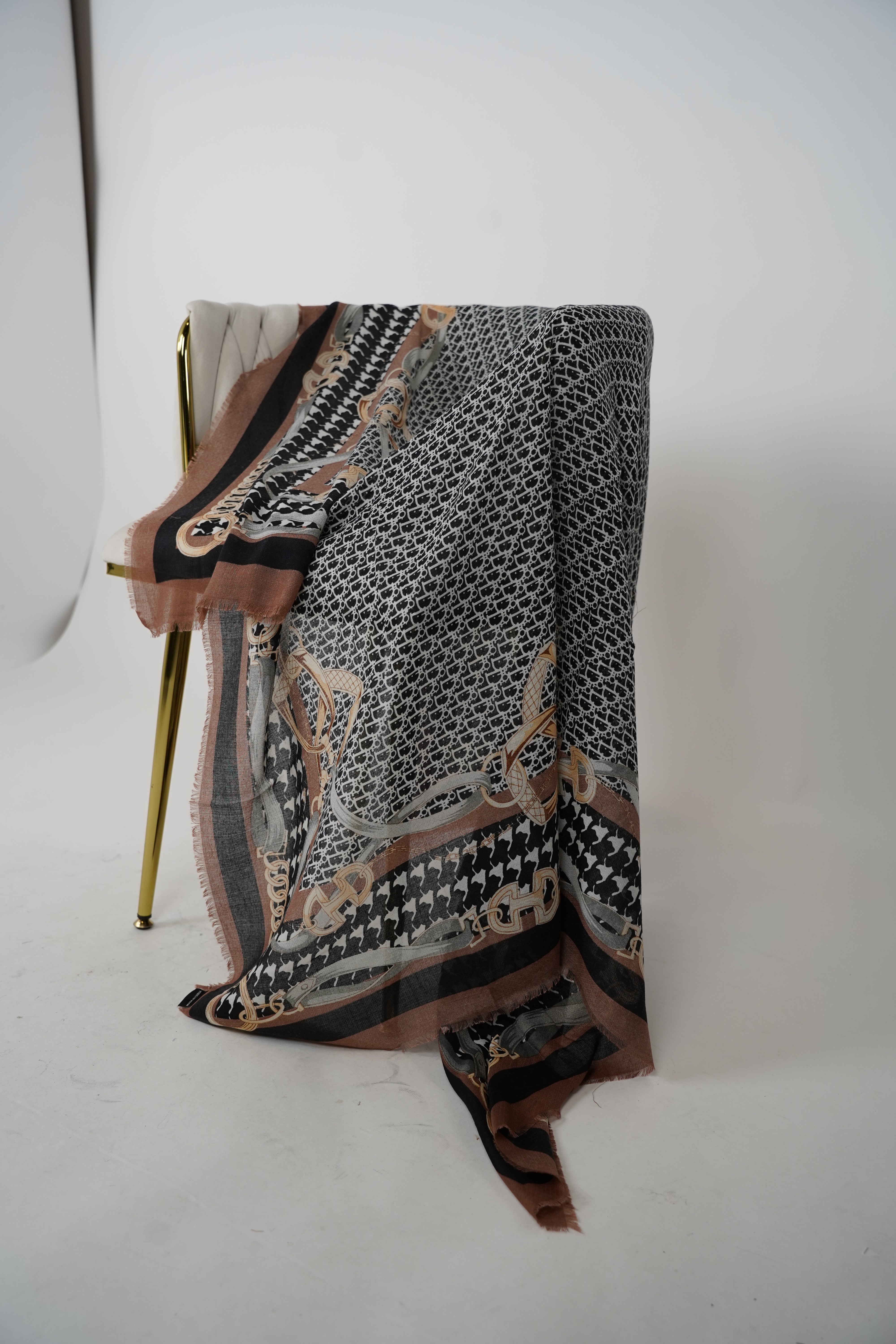 Branna Scarf – Statement Chains & Classic Prints in One Elegant Wrap