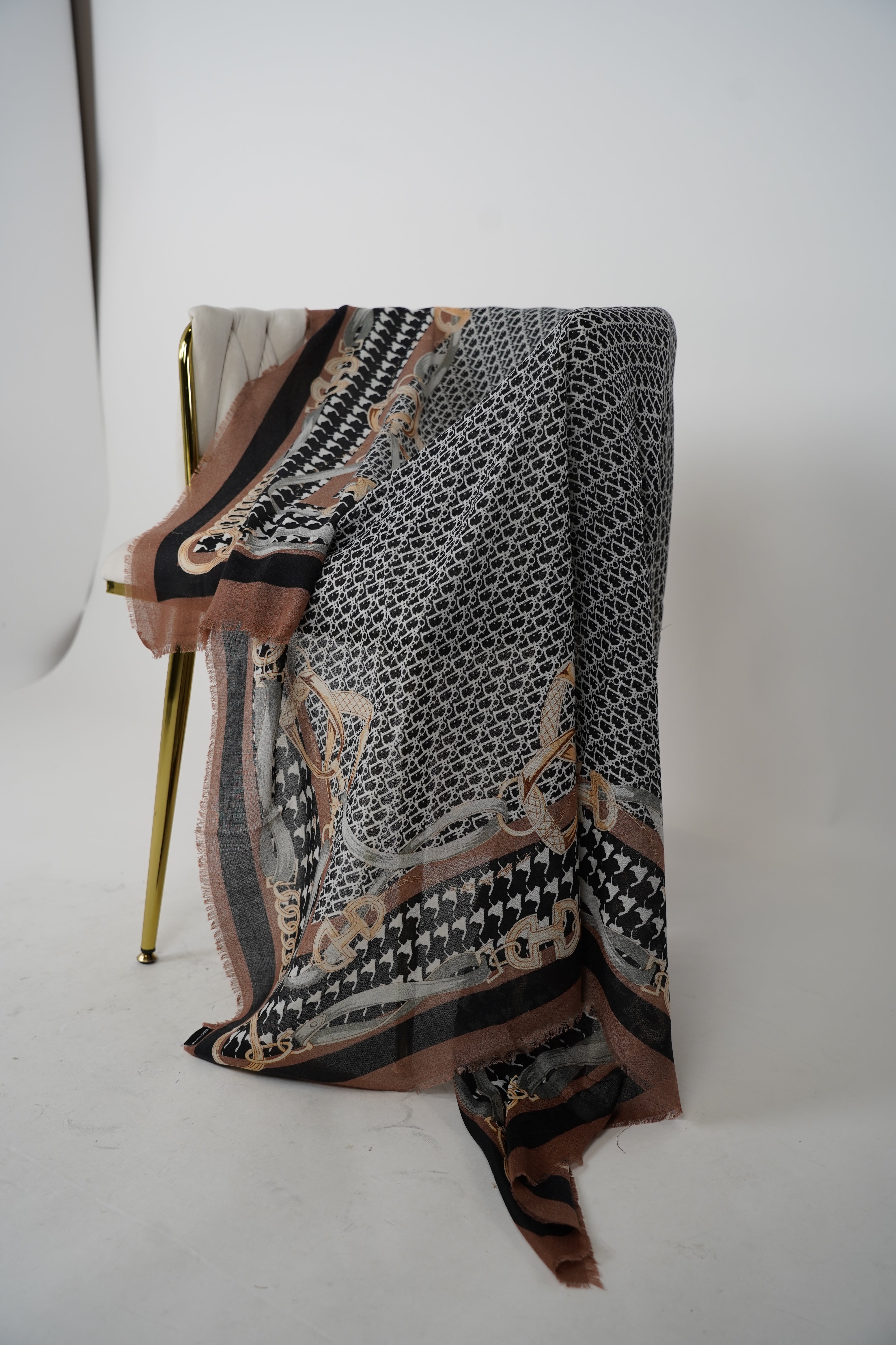 Branna Scarf – Statement Chains & Classic Prints in One Elegant Wrap