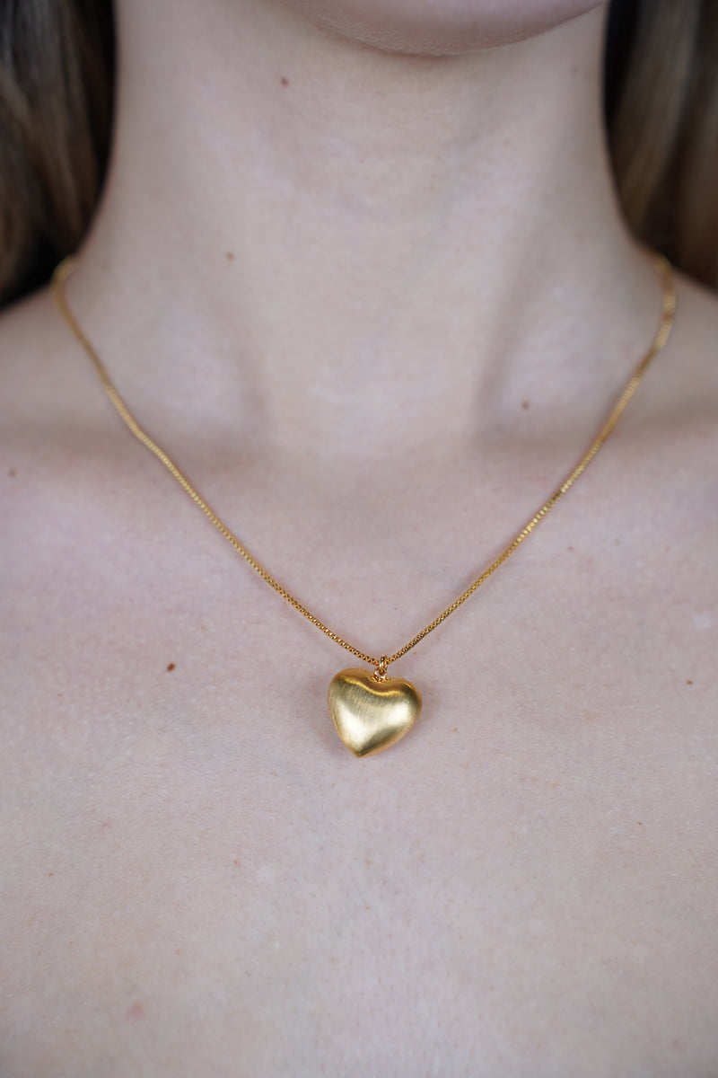Elania Heart Necklace – Matte Gold Romance
