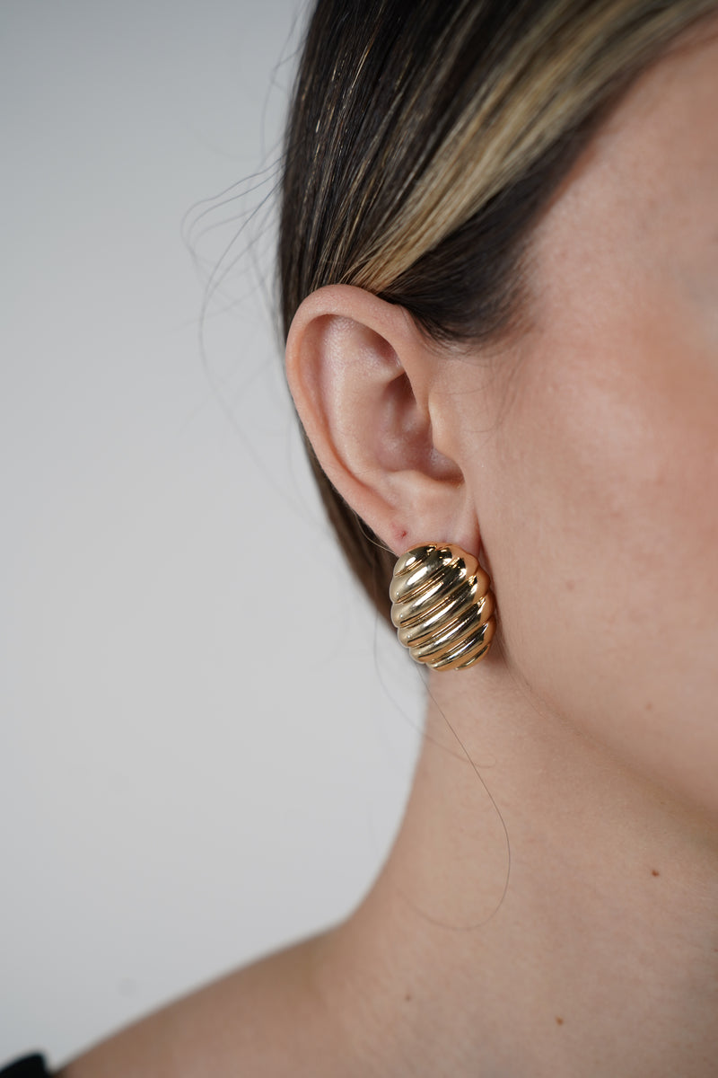 Calin Oval Earrings – Ribbed Bold Elegance