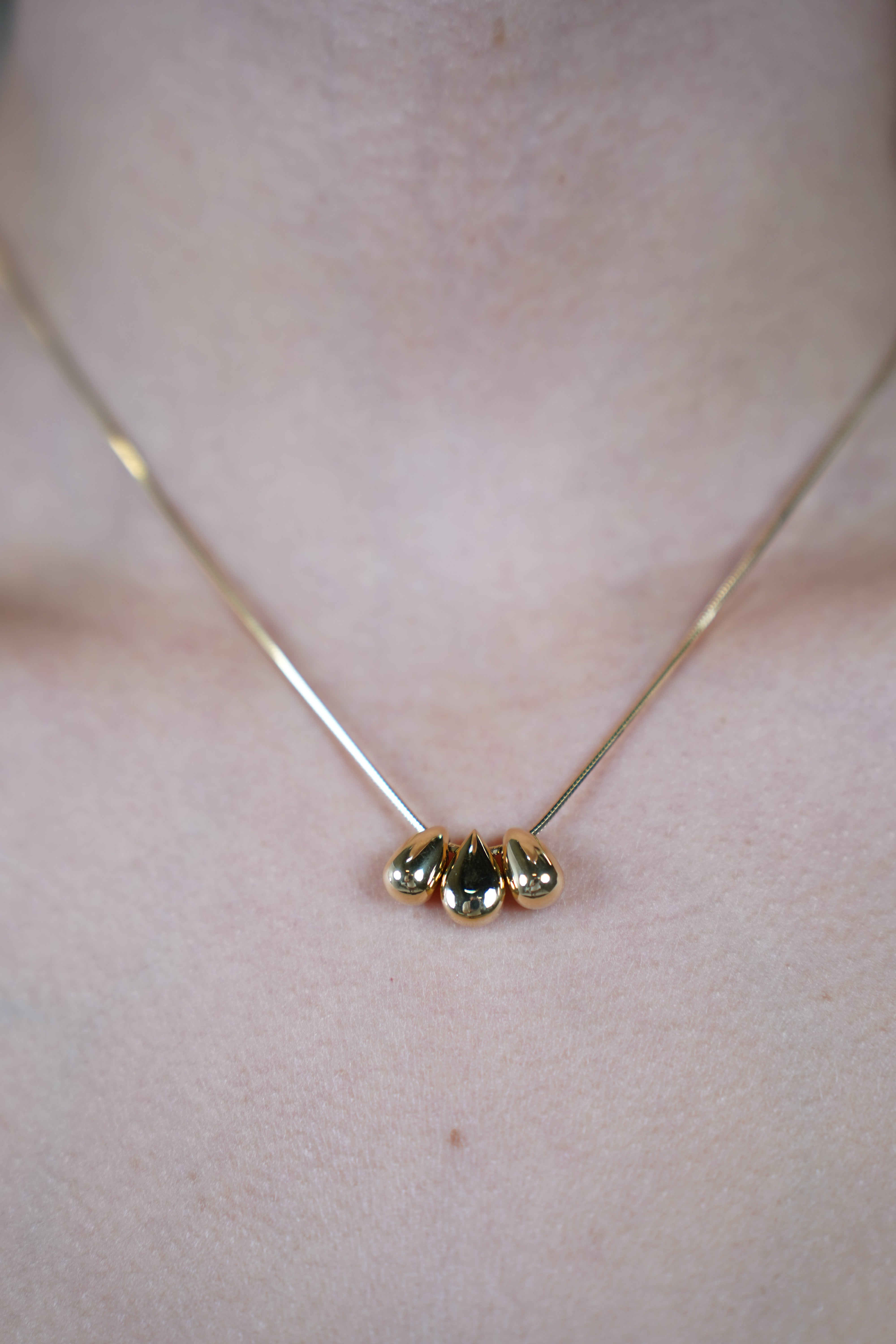 Lani Tear Necklace – Gold Snake Chain with Metallic Drop Pendants