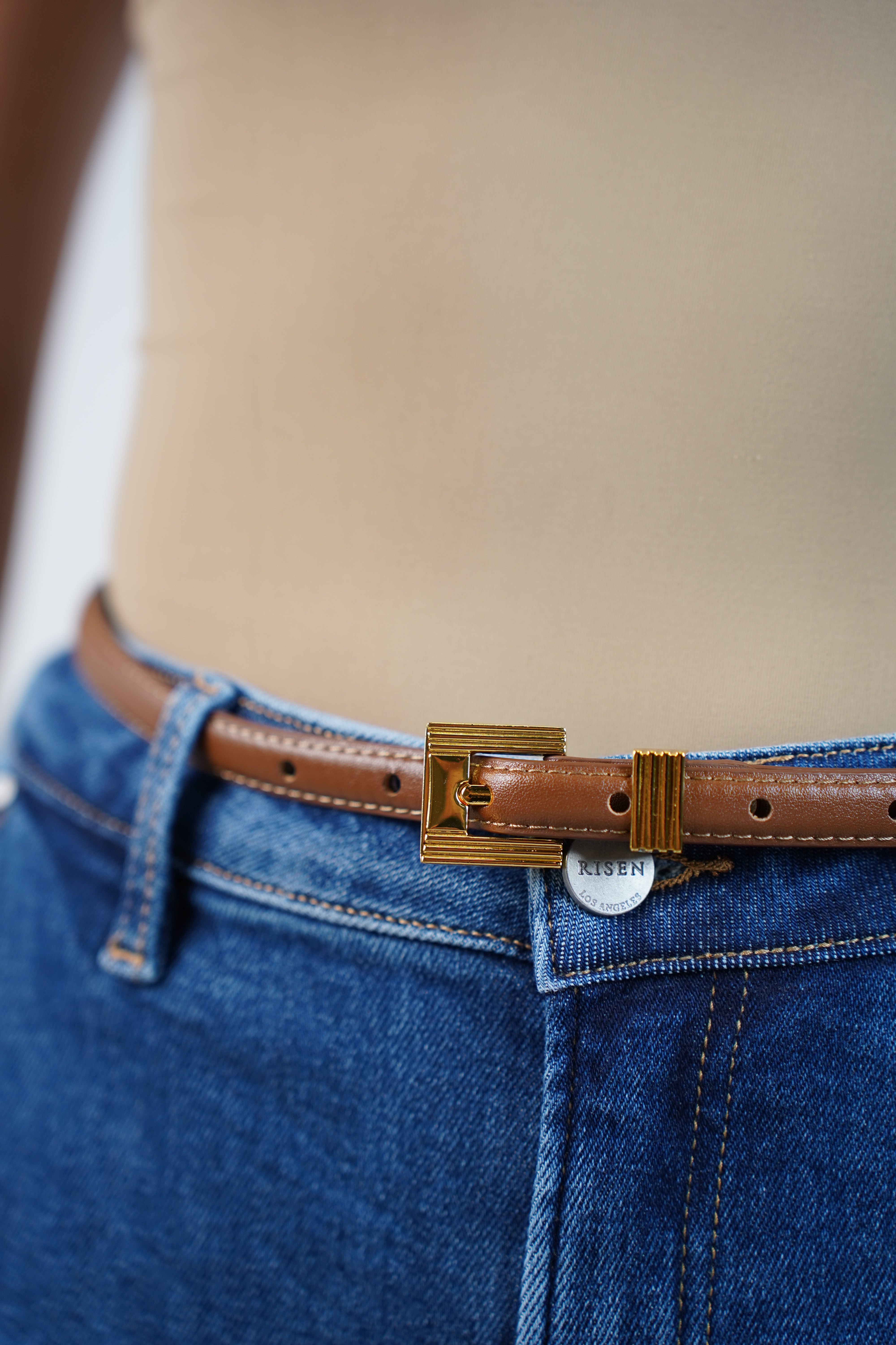 Averin Square Buckle Belt – Chic Minimal Leather Accent