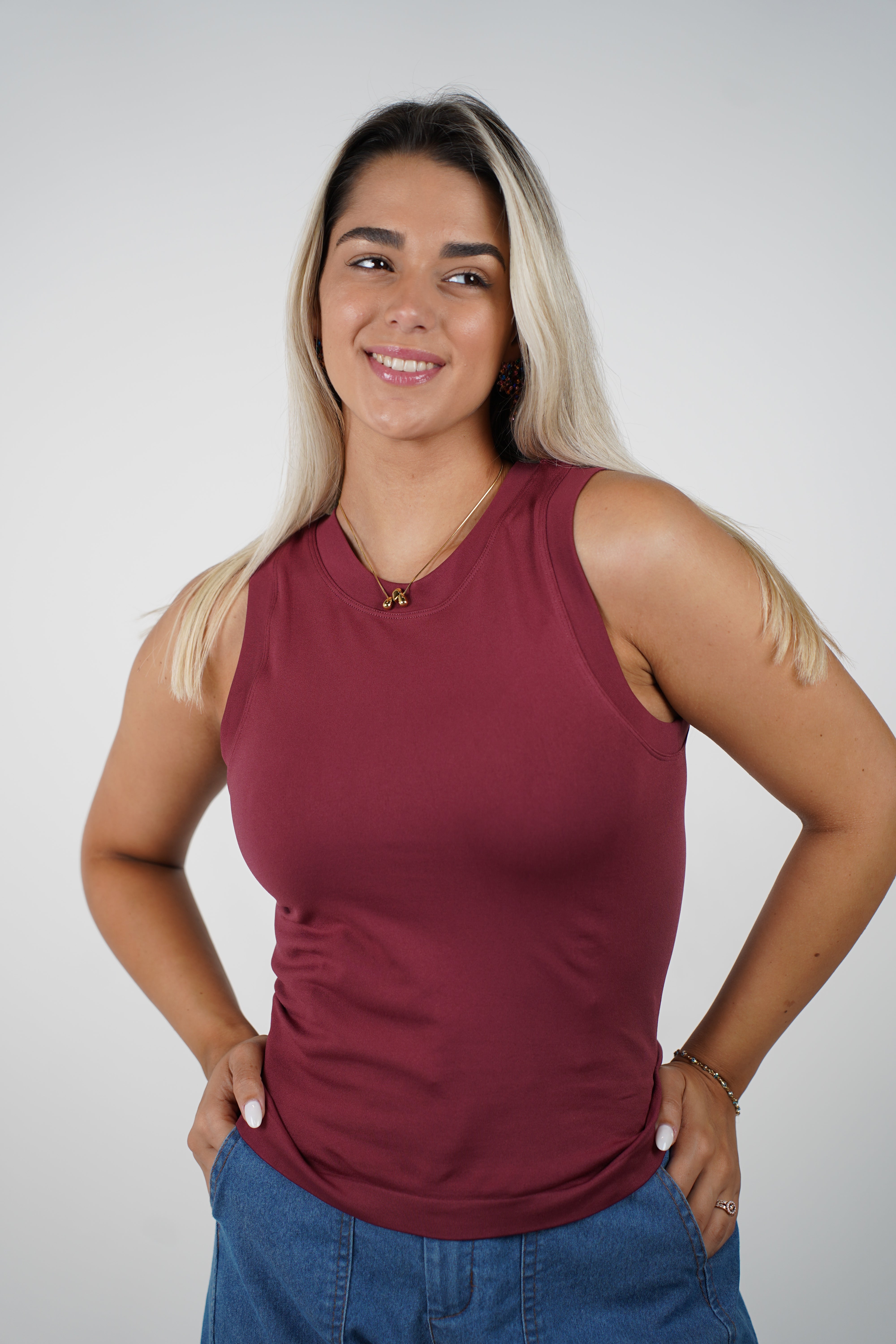 Round Neck No Sleeves Basics